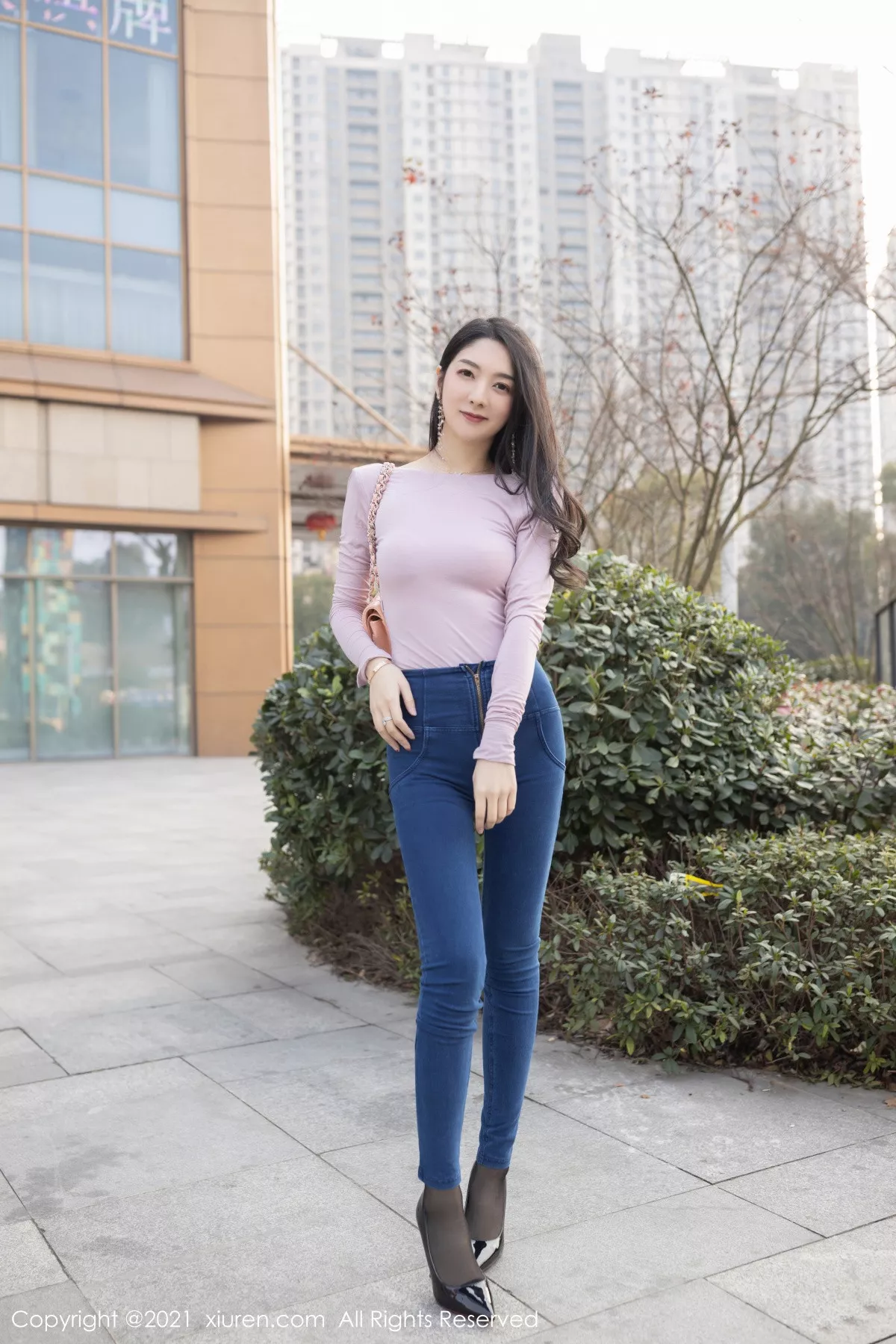 秀人集.com_[XiuRen秀人网]No.3227_女神Angela小热巴尾随视觉主题连体衣配开档黑丝裤袜诱惑写真75P