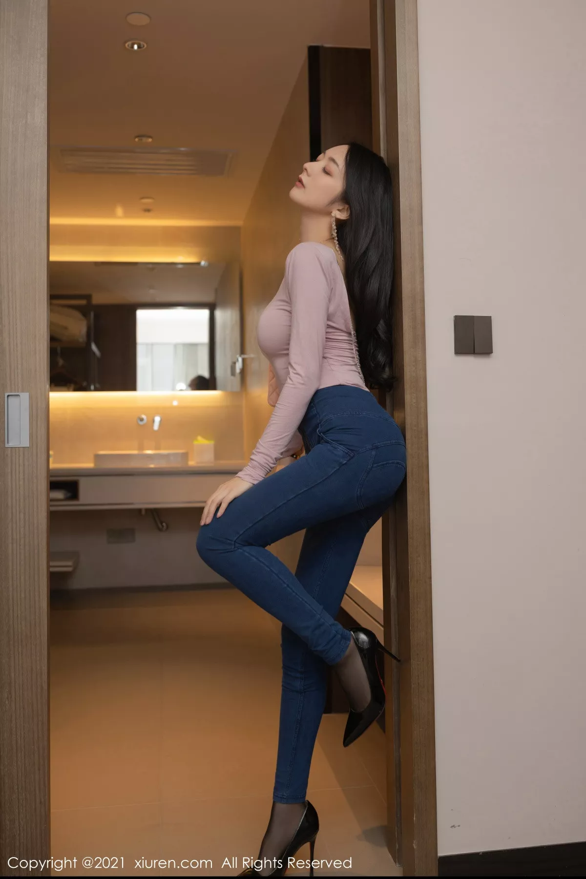 秀人集.com_[XiuRen秀人网]No.3227_女神Angela小热巴尾随视觉主题连体衣配开档黑丝裤袜诱惑写真75P