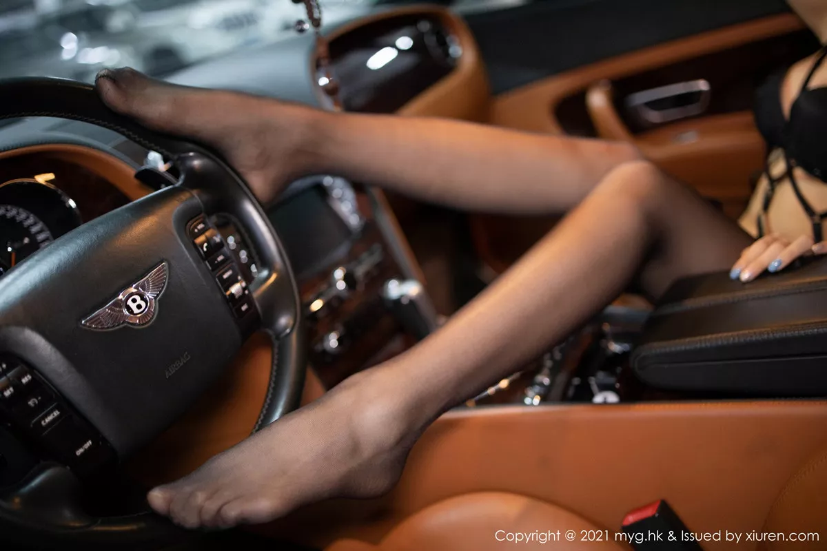 秀人集.com_[MyGirl美媛馆]Vol.500_女神绮里嘉Carina雨夜打车主题黑色内衣配黑丝吊袜诱惑写真68P