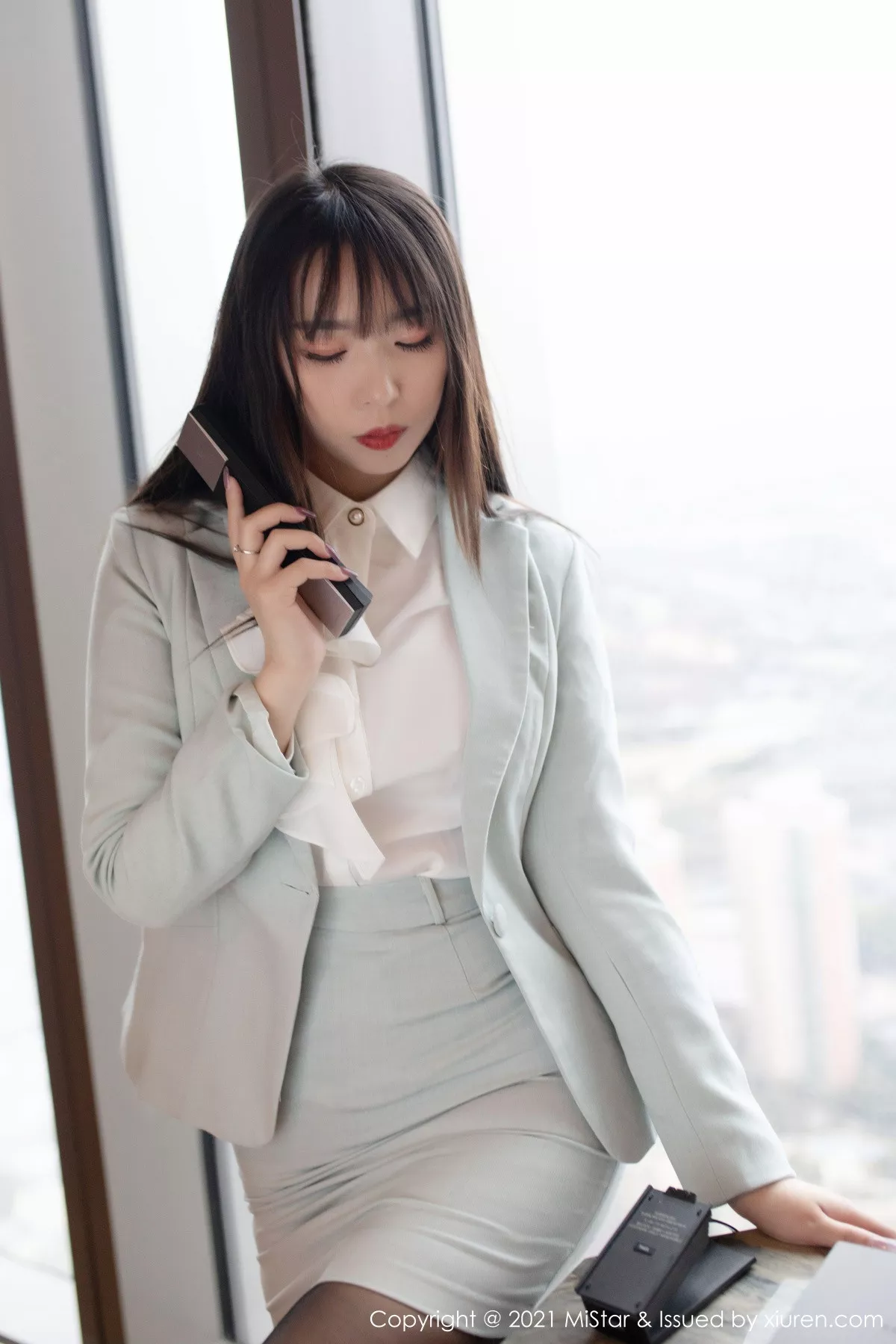 秀人集.com_[MiStar魅妍社]Vol.328_嫩模小波多职场制服黑丝OL主题半撩露无内黑丝裤袜诱惑写真46P