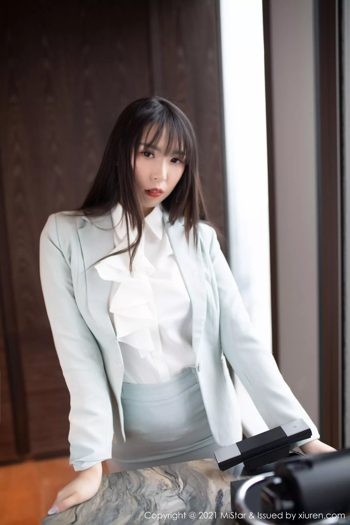 秀人集.com_[MiStar魅妍社]Vol.328_嫩模小波多职场制服黑丝OL主题半撩露无内黑丝裤袜诱惑写真46P