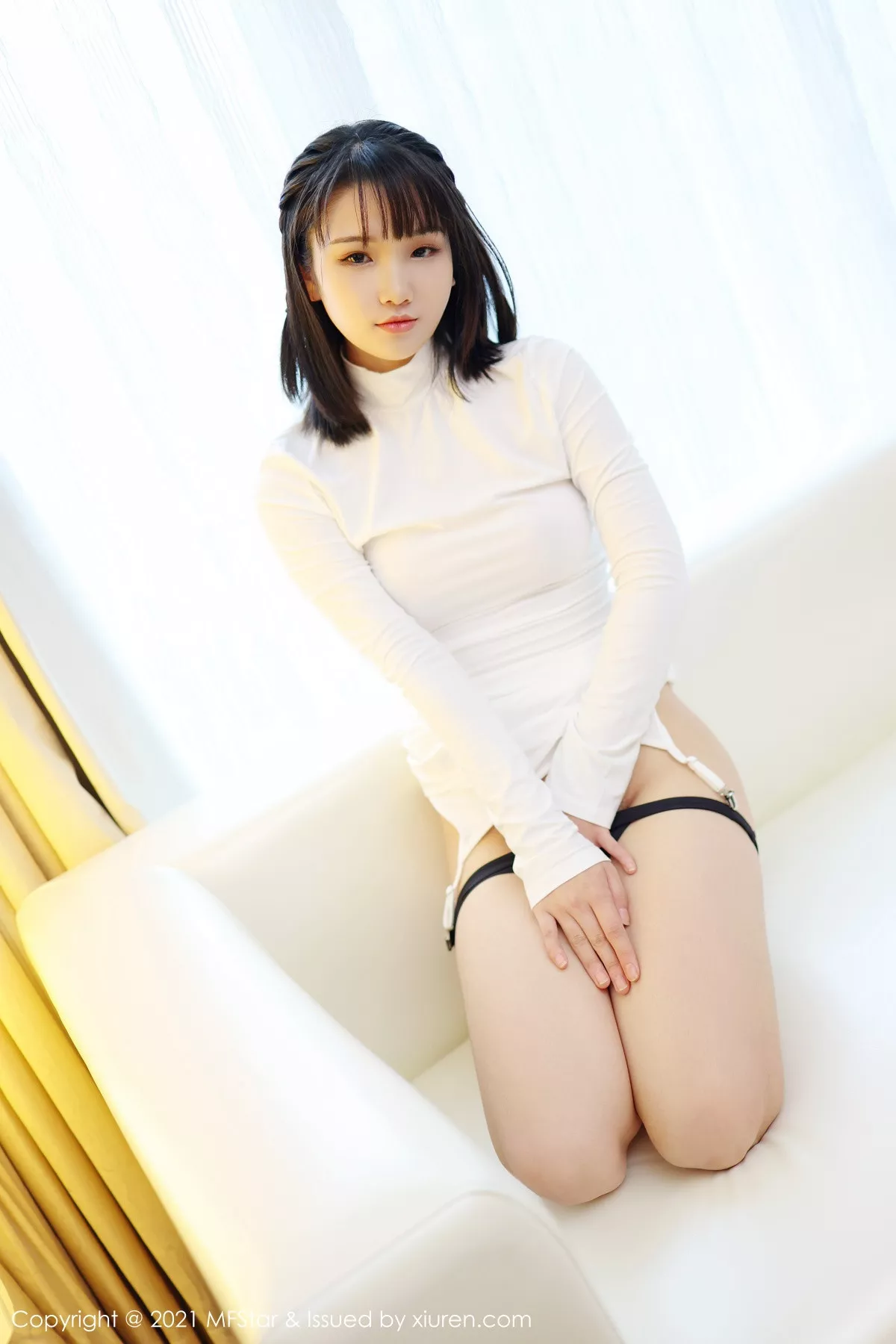 秀人集.com_[MFStar模范学院]Vol.473_新人模特果果吖私房性感白色服饰半脱黑色内裤诱惑写真40P