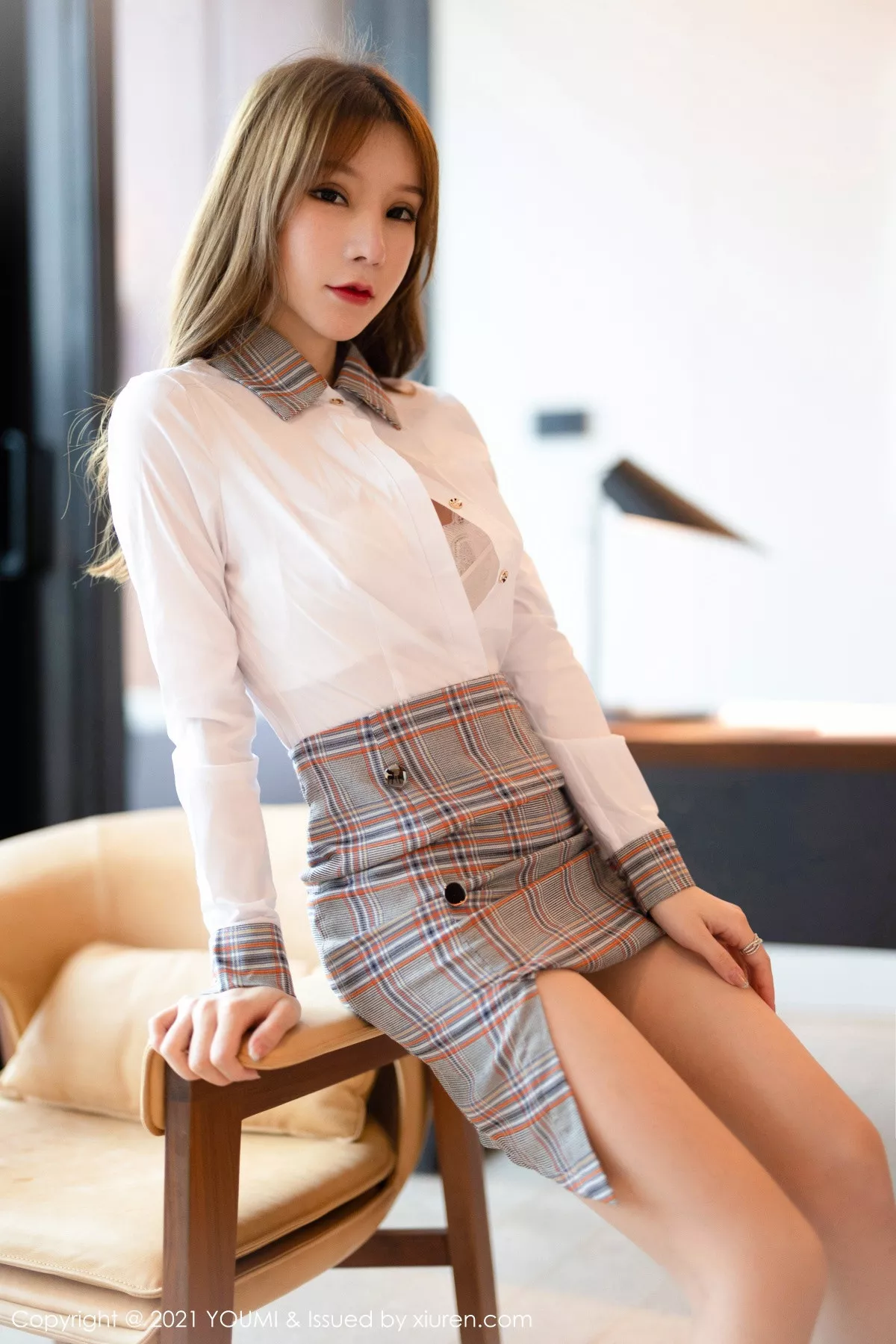 秀人集.com_[YouMi尤蜜荟]Vol.620_女神周于希Sandy厦门旅拍白衬衫配格子短裙肉丝裤袜诱惑写真60P