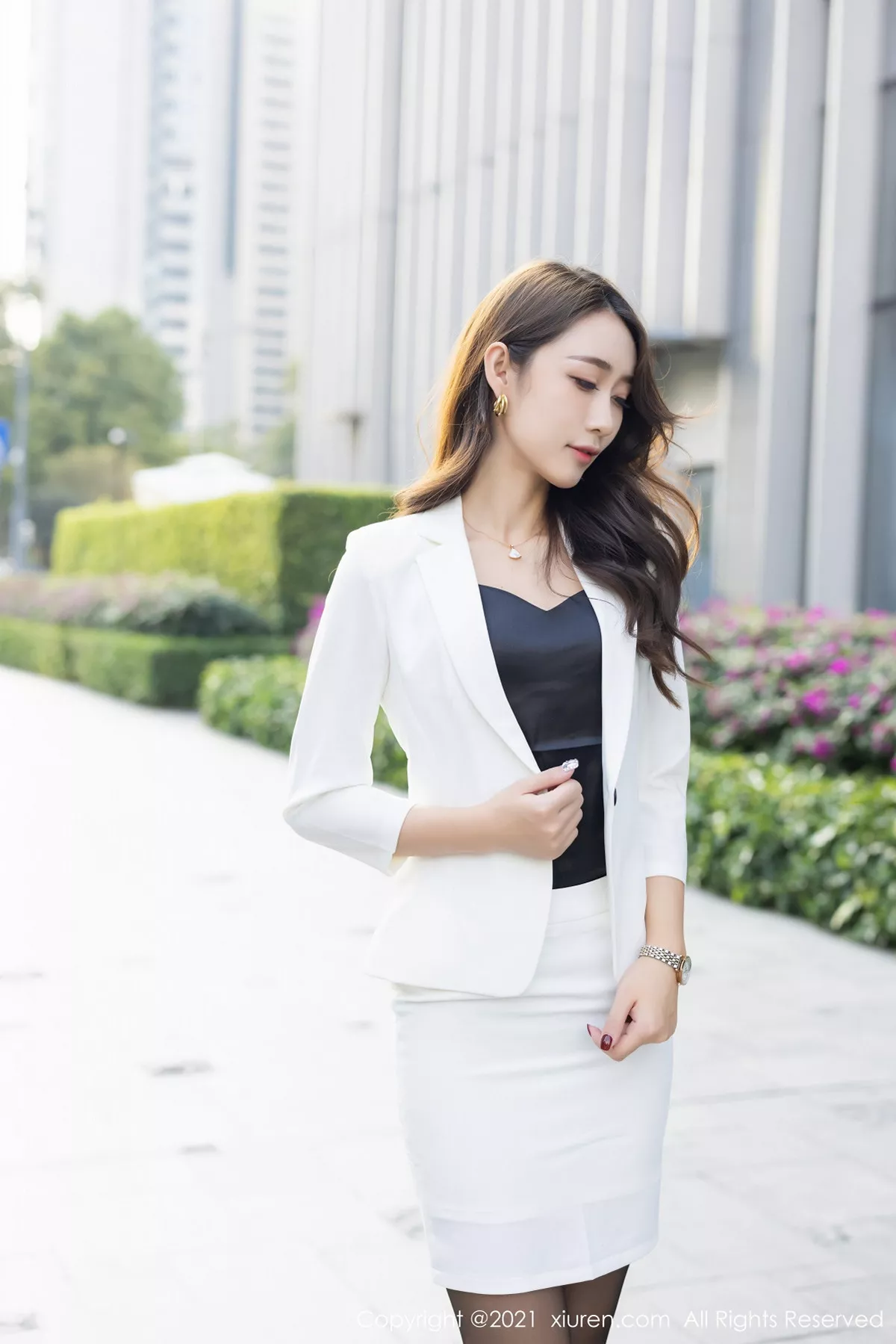 秀人集.com_[XiuRen秀人网]No.3242_嫩模萌白酱职场制服OL系列半脱黑丝裤袜秀翘臀美腿诱惑写真59P