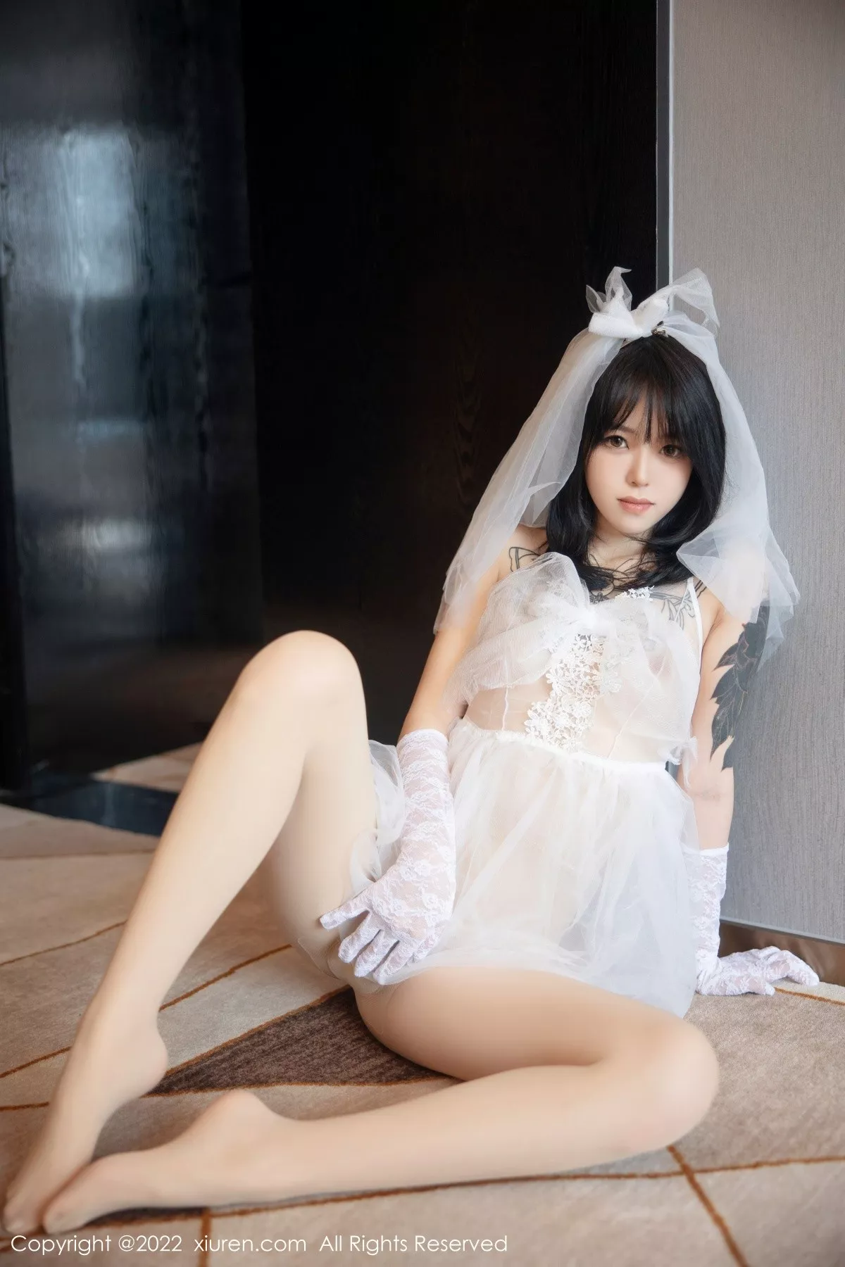 秀人集.com_[XiuRen秀人网]No.5212_模特奶瓶私房性感白色婚纱服饰配白色丝袜秀翘臀美腿诱惑写真89P