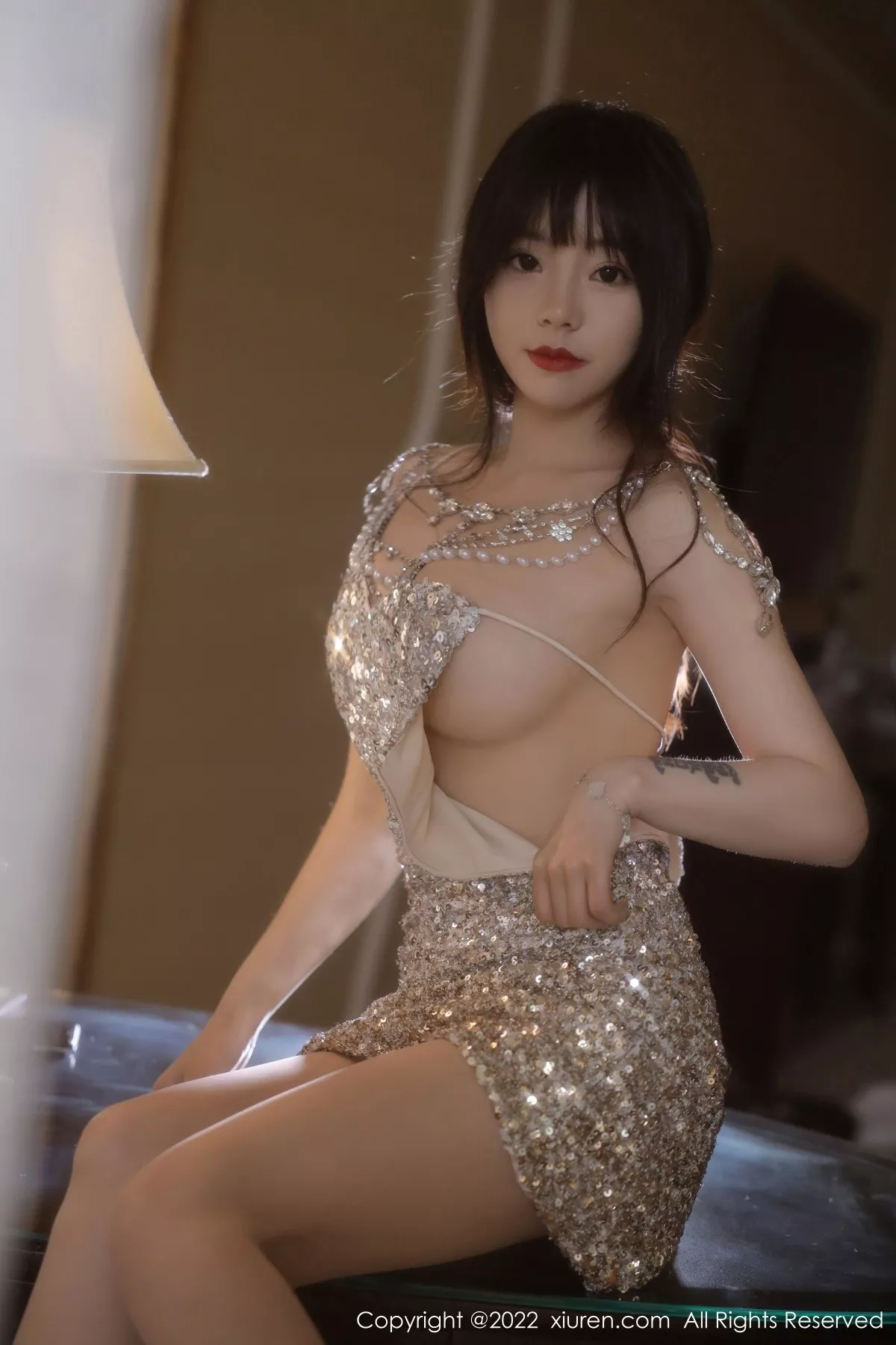 秀人集.com_[XiuRen秀人网]No.5209_模特佘贝拉bella杭州旅拍性感闪亮吊裙配超薄肉丝迷人诱惑写真55P