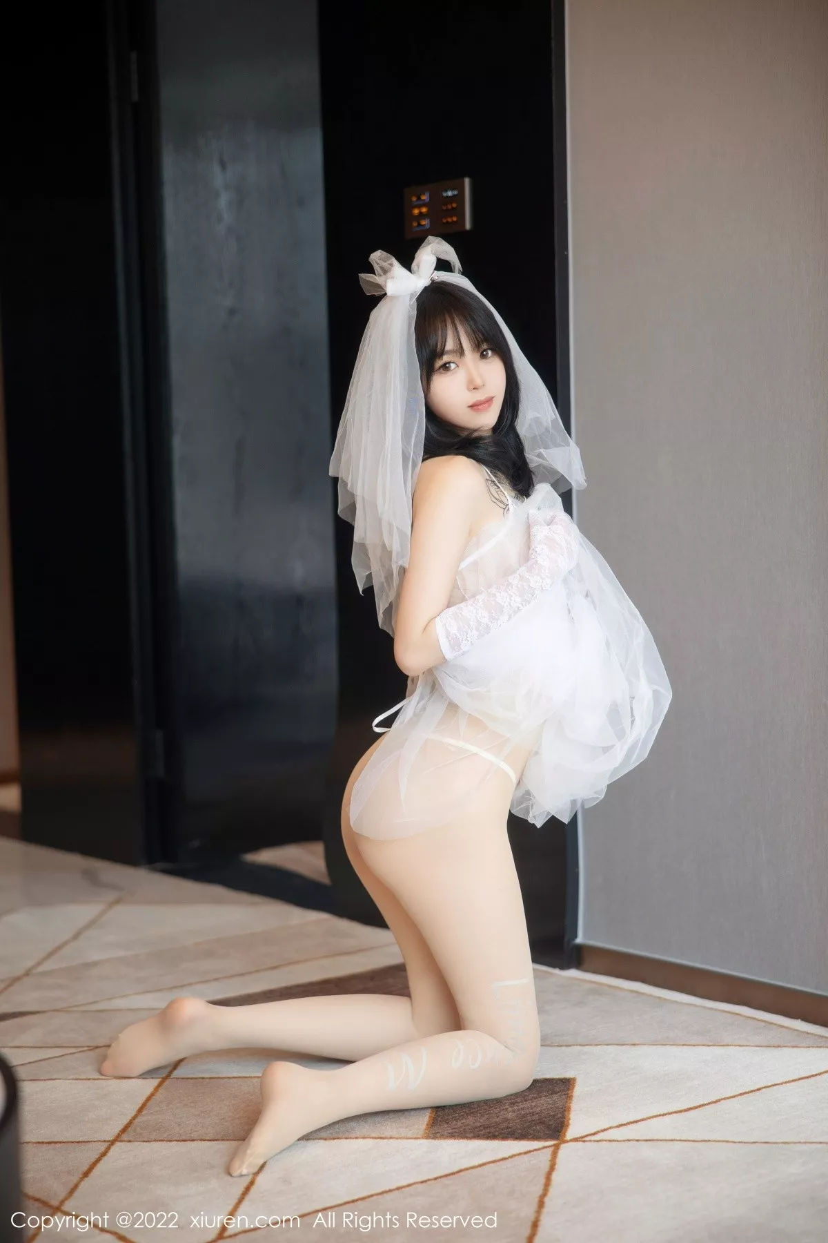 秀人集.com_[XiuRen秀人网]No.5212_模特奶瓶私房性感白色婚纱服饰配白色丝袜秀翘臀美腿诱惑写真89P