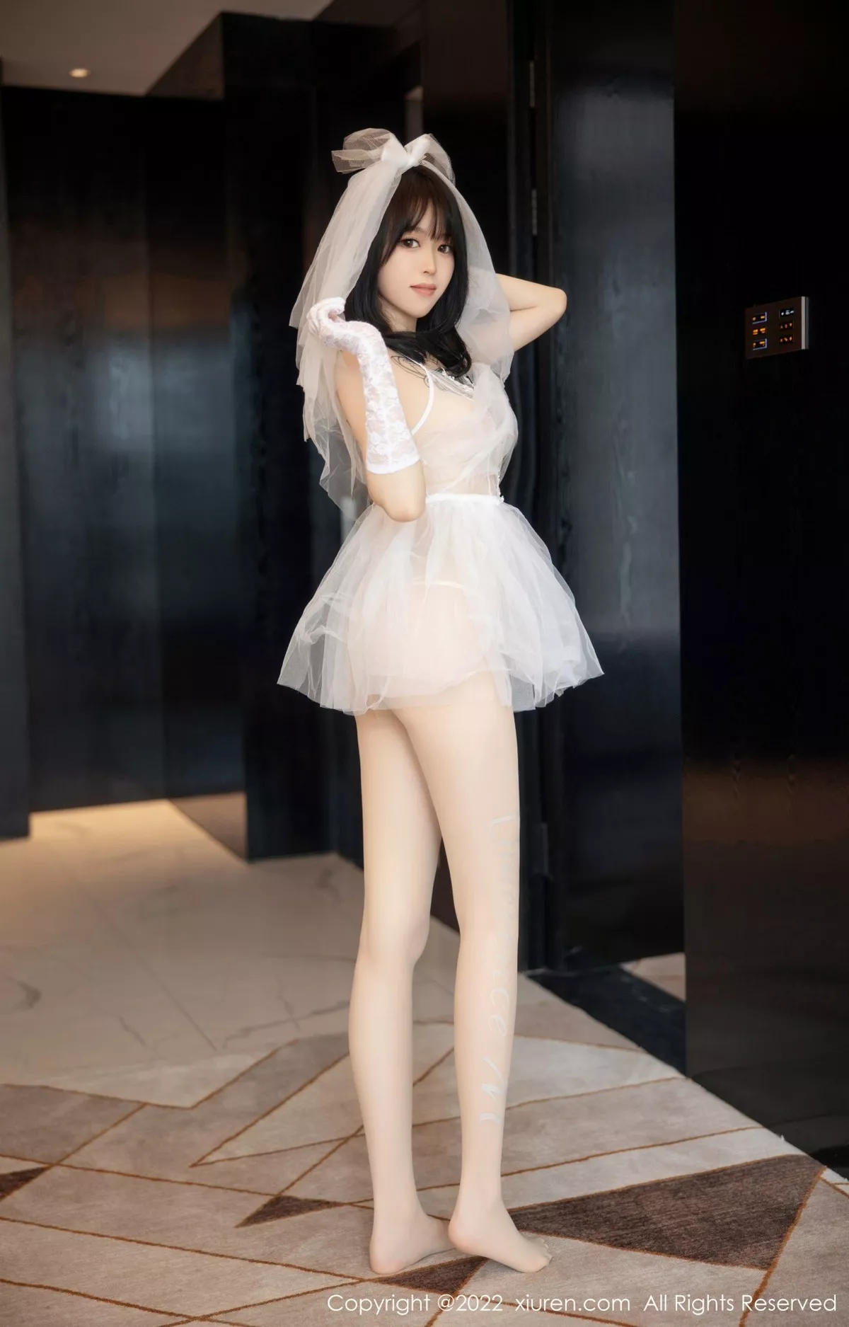 秀人集.com_[XiuRen秀人网]No.5212_模特奶瓶私房性感白色婚纱服饰配白色丝袜秀翘臀美腿诱惑写真89P