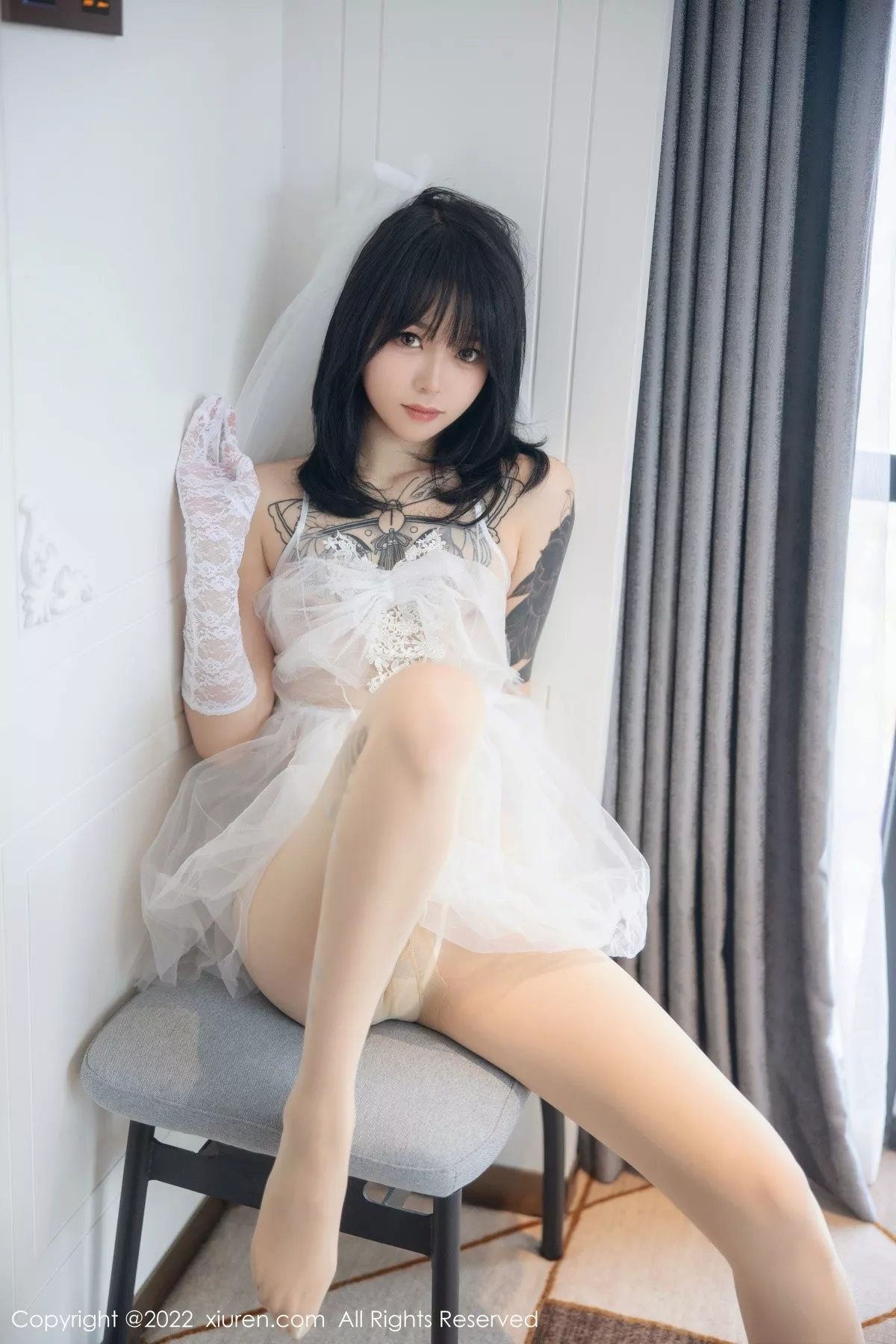 秀人集.com_[XiuRen秀人网]No.5212_模特奶瓶私房性感白色婚纱服饰配白色丝袜秀翘臀美腿诱惑写真89P