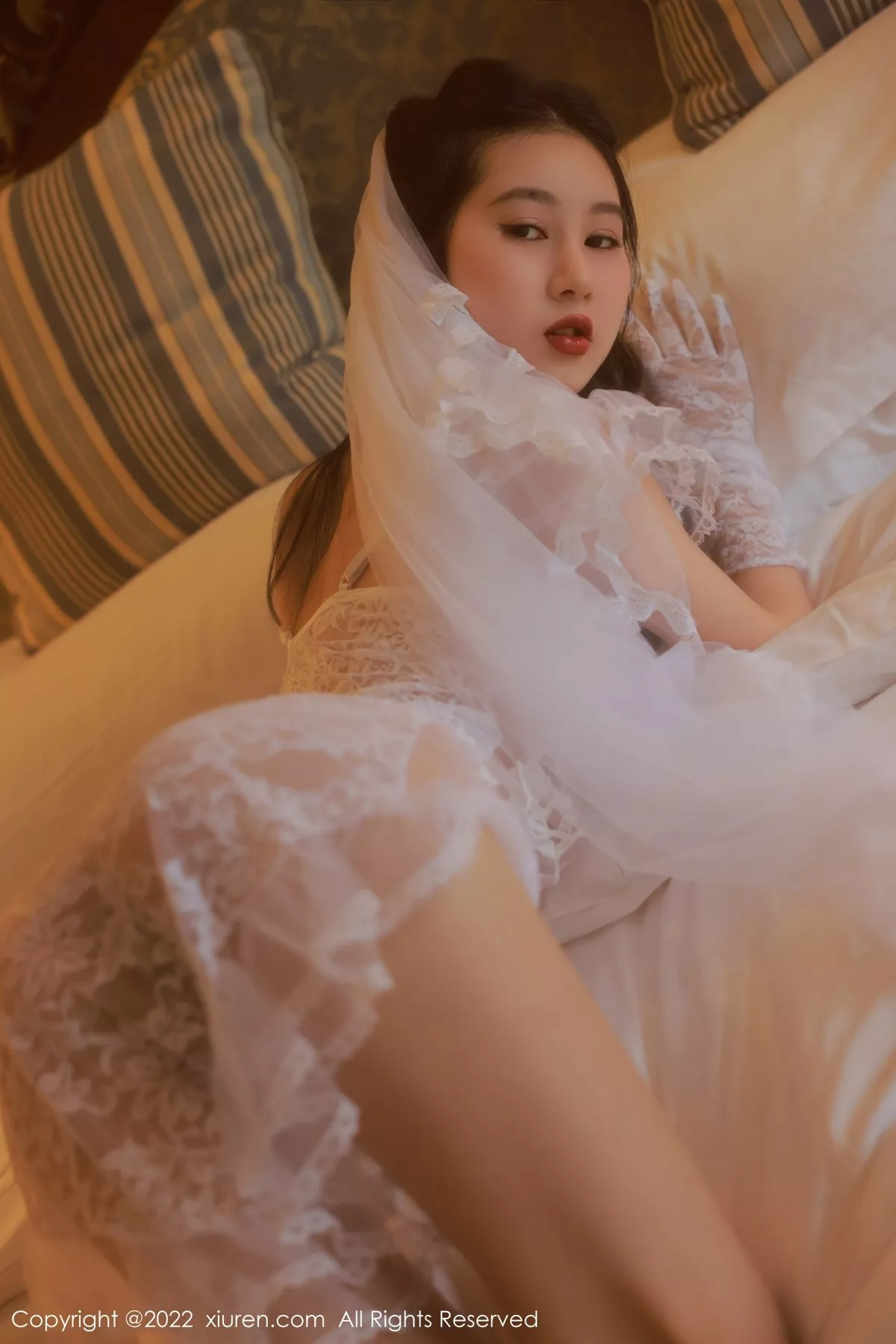 秀人集.com_[XiuRen秀人网]No.5208_模特谢晚晚澳门旅拍私房性感白色轻透婚纱秀完美身材诱惑写真62P