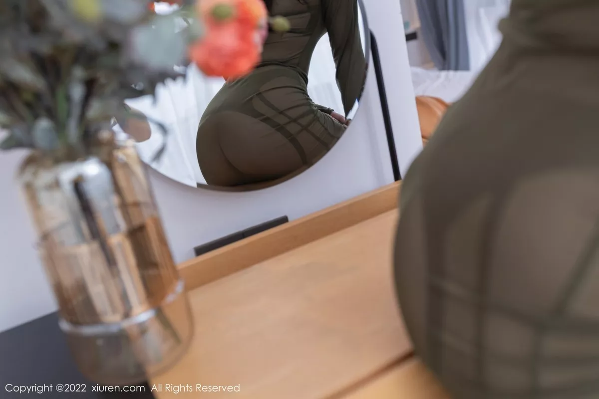 秀人集.com_[XiuRen秀人网]No.5216_模特鱼子酱Fish广州-云南旅拍橄榄绿连衣裙露蕾丝内衣诱惑写真82P