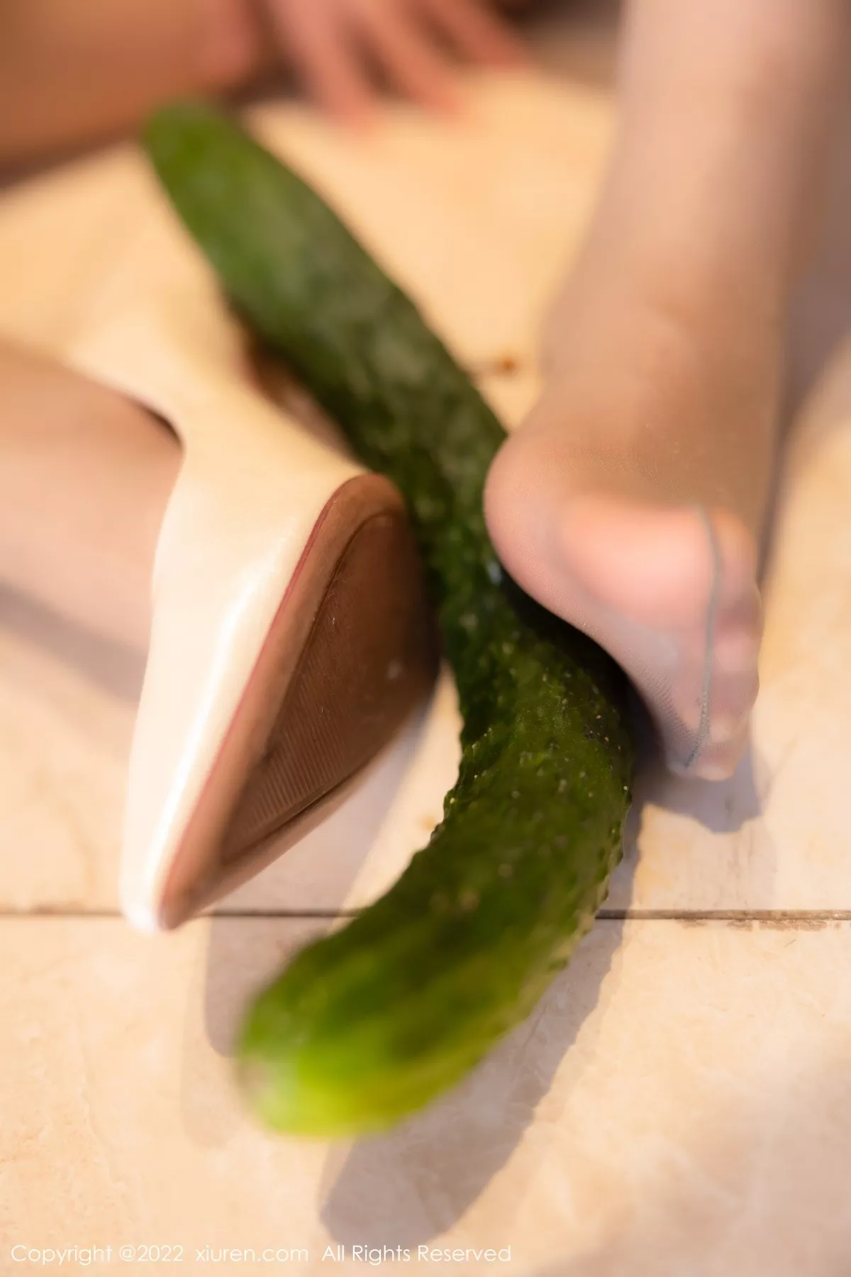 秀人集.com_[XiuRen秀人网]No.5215_女神朱可儿Flora私房真空白色女仆服饰配无内黑丝极致诱惑写真76P