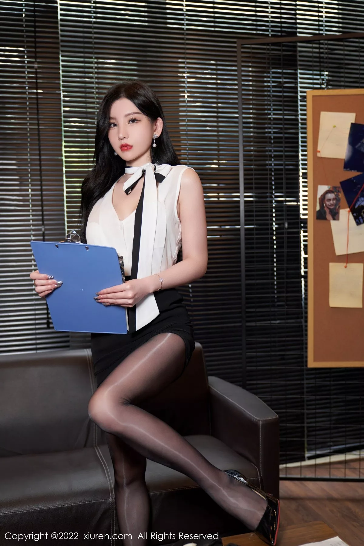 秀人集.com_[XiuRen秀人网]No.5217_女神周于希Sally心愿旅拍私房超薄闪亮黑丝秀翘臀美腿诱惑写真76P