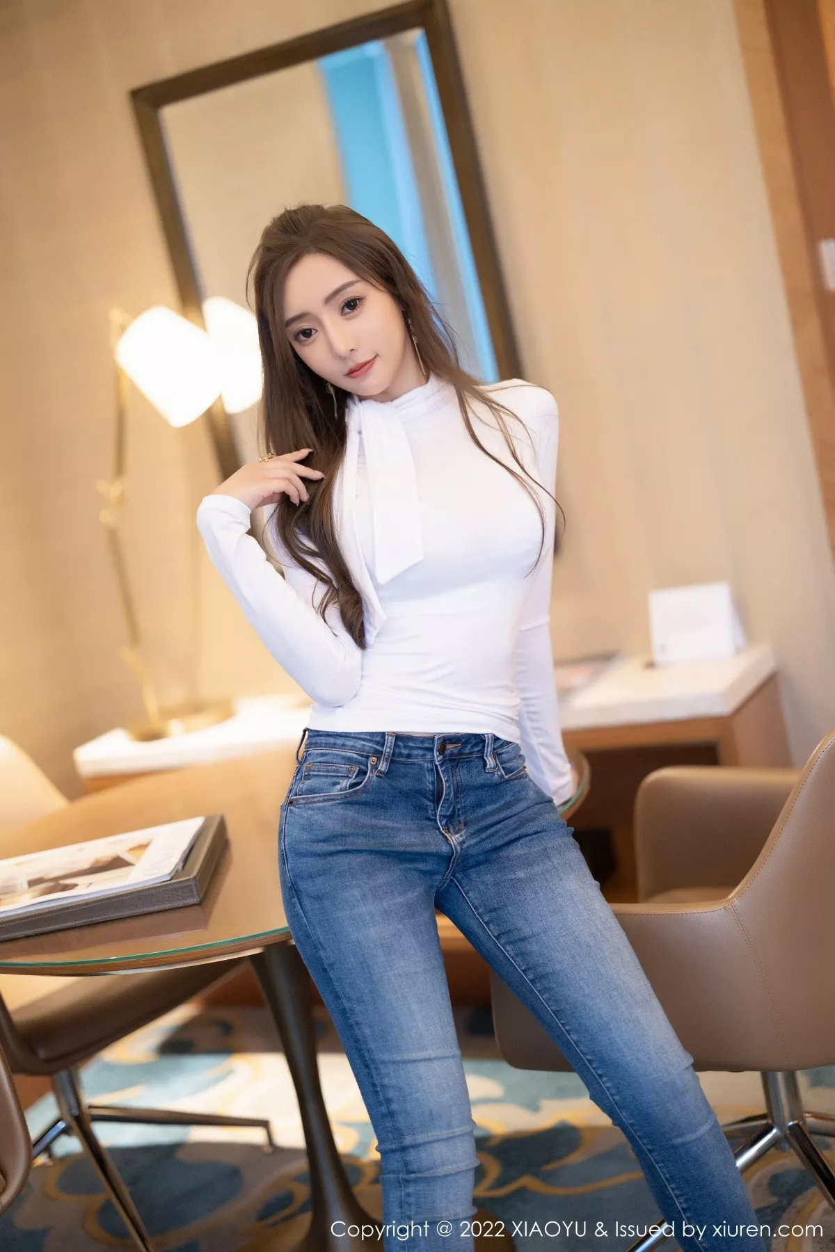 秀人集.com_[XiaoYu画语界]Vol.812_女神王馨瑶yanni白色收身上衣配牛仔裤半脱露无内肉丝诱惑写真82P