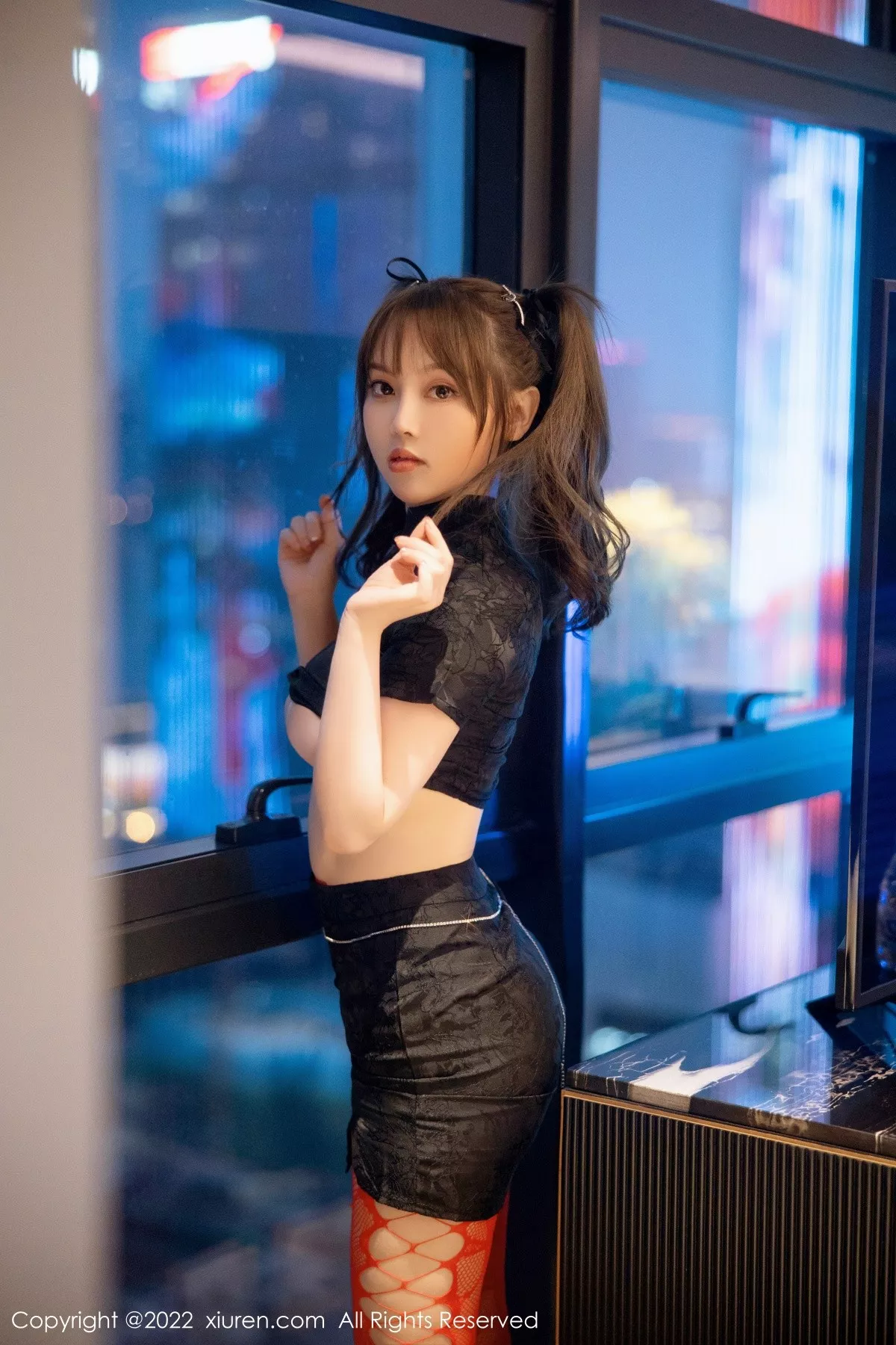 秀人集.com_[XiuRen秀人网]No.5225_模特豆瓣酱黑色短旗袍半脱露红色网格丝袜秀丰满身材诱惑写真74P