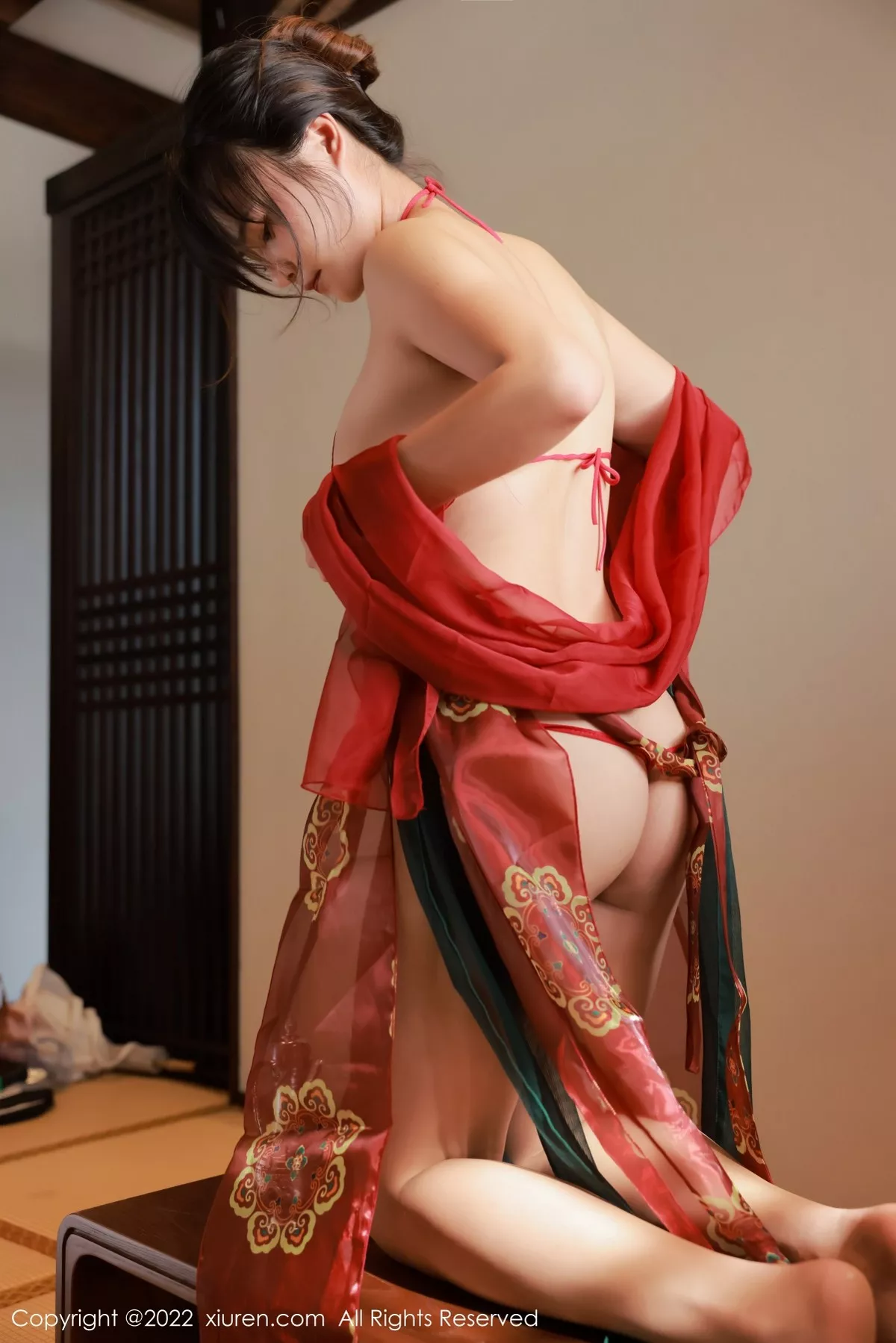 秀人集.com_[XiuRen秀人网]No.5222_模特奈沐子澳门旅拍室内场景红色轻透古装肚兜配丁字裤诱惑写真47P