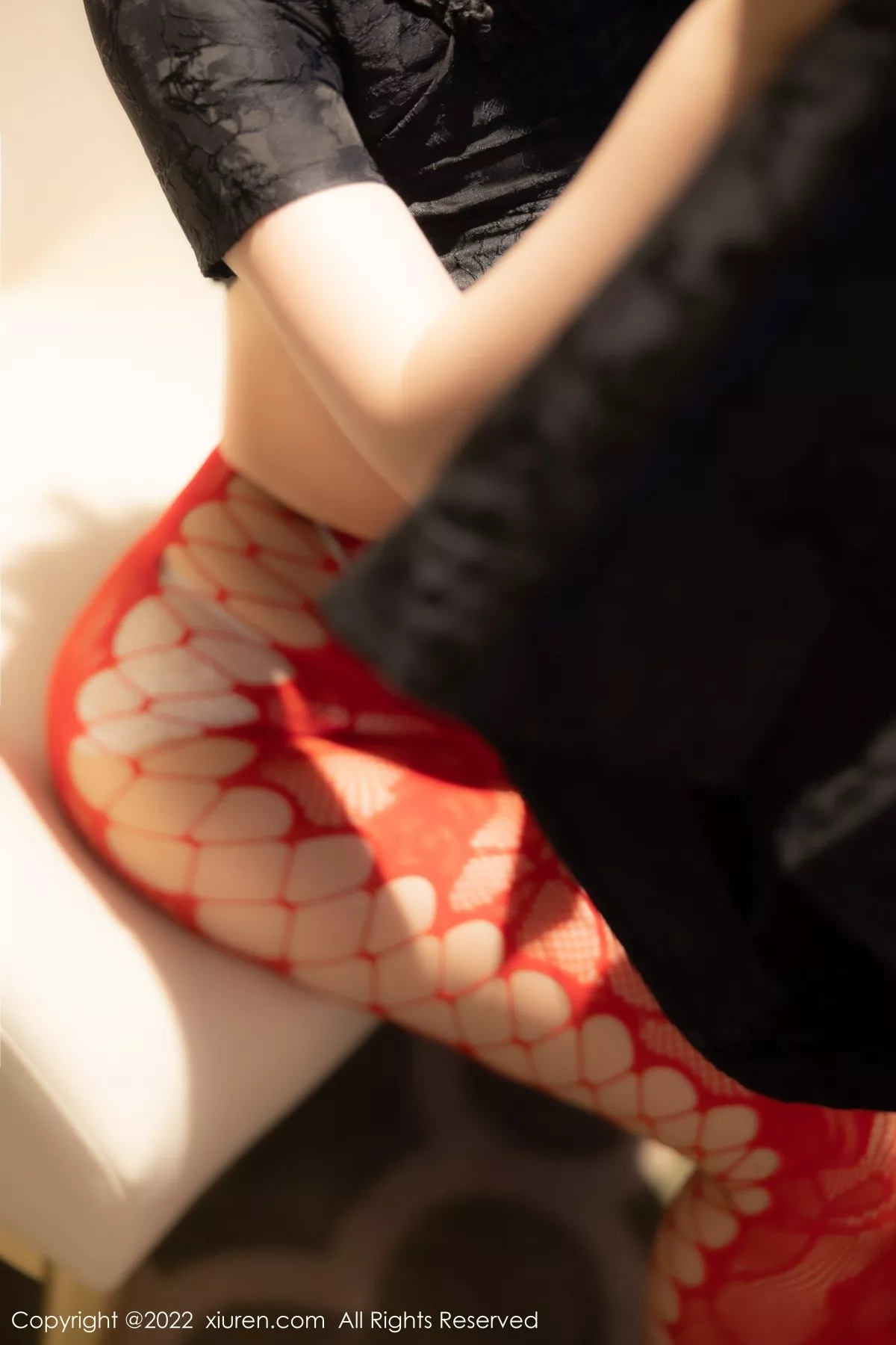 秀人集.com_[XiuRen秀人网]No.5225_模特豆瓣酱黑色短旗袍半脱露红色网格丝袜秀丰满身材诱惑写真74P