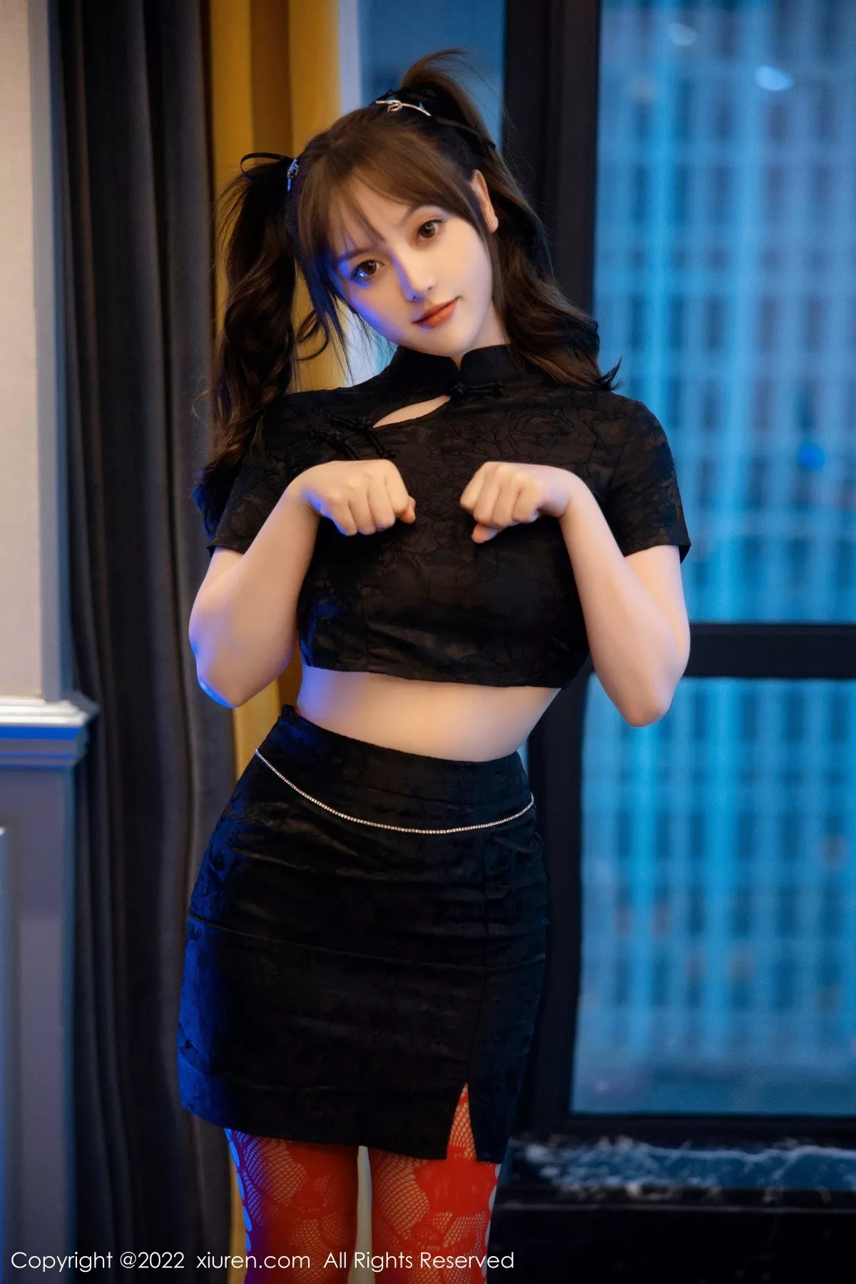 秀人集.com_[XiuRen秀人网]No.5225_模特豆瓣酱黑色短旗袍半脱露红色网格丝袜秀丰满身材诱惑写真74P