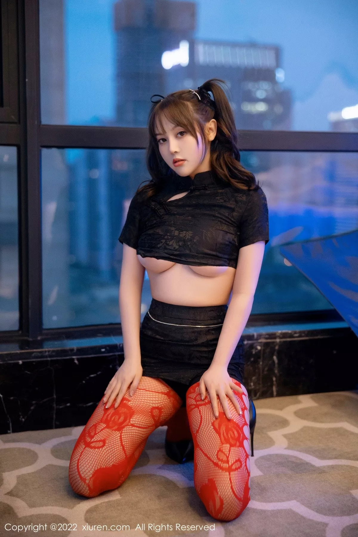 秀人集.com_[XiuRen秀人网]No.5225_模特豆瓣酱黑色短旗袍半脱露红色网格丝袜秀丰满身材诱惑写真74P