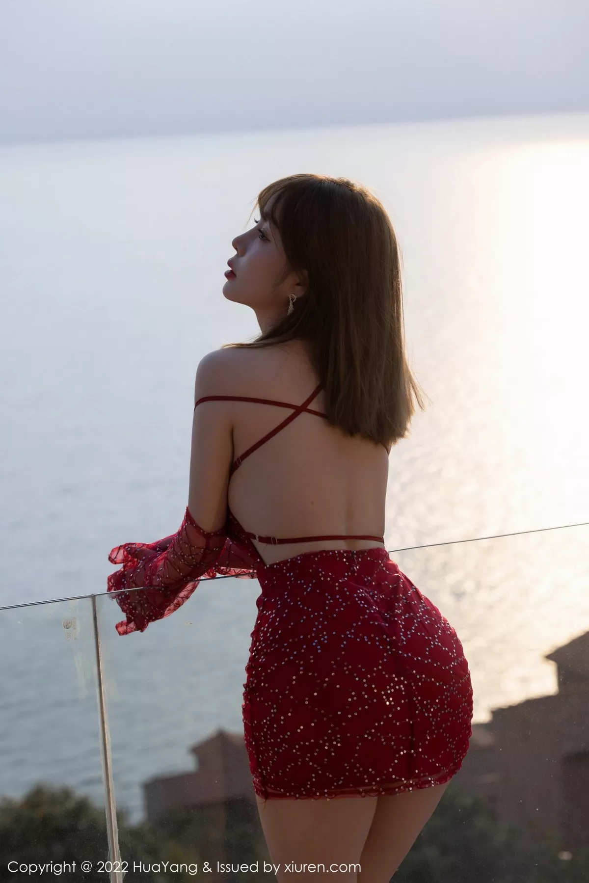 秀人集.com_[HuaYang花漾]Vol.506_女神王雨纯大理旅拍红色吊带短裙配黑色丁字裤秀翘臀诱惑写真52P