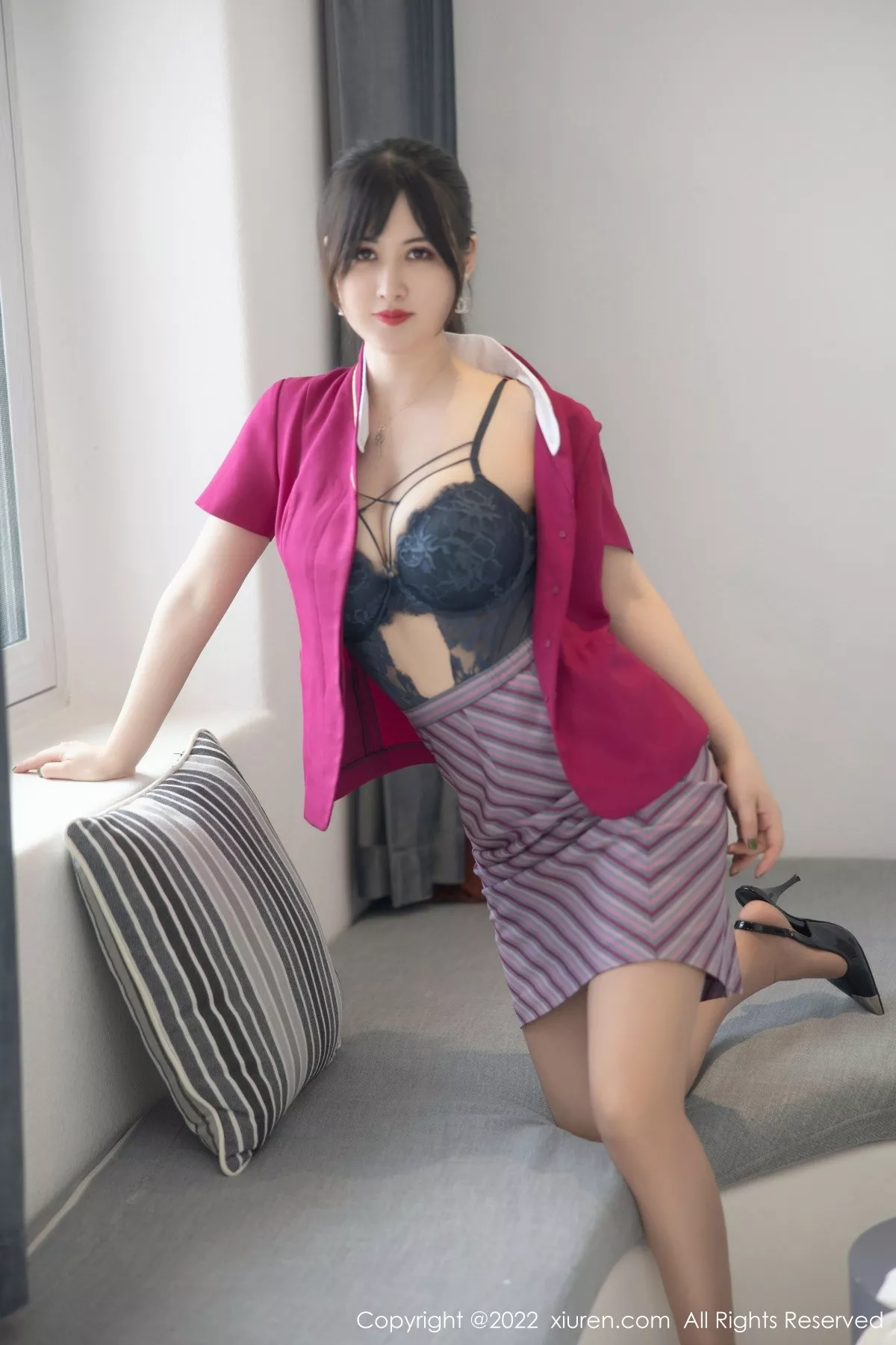 秀人集.com_[XiuRen秀人网]No.5241_模特诗诗kiki大理旅拍半脱空姐制服露性感蕾丝内衣完美诱惑写真83P