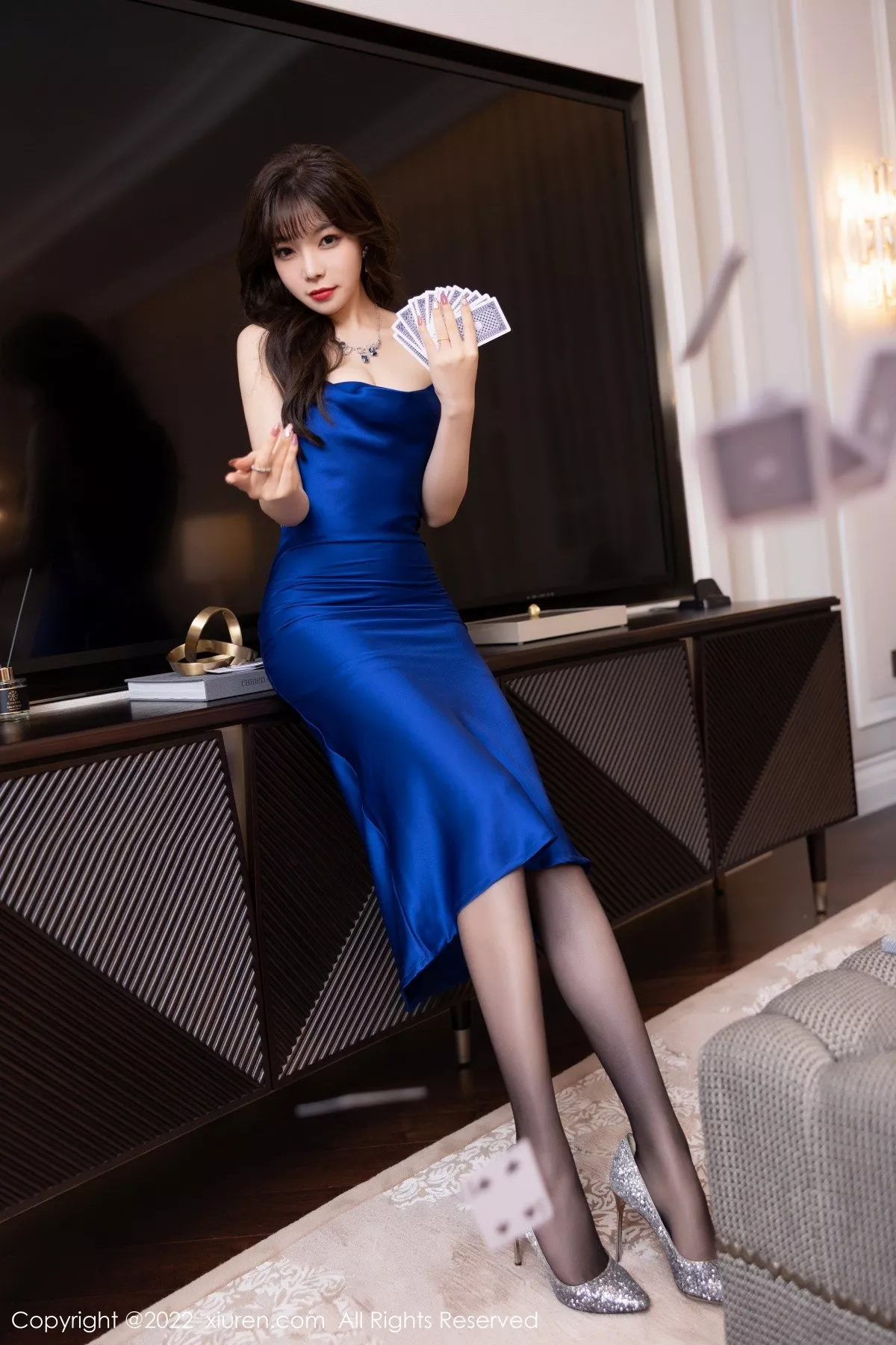 秀人集.com_[XiuRen秀人网]No.5244_女神芝芝Booty厦门旅拍黑色服饰配超薄黑丝秀娇美身材诱惑写真80P