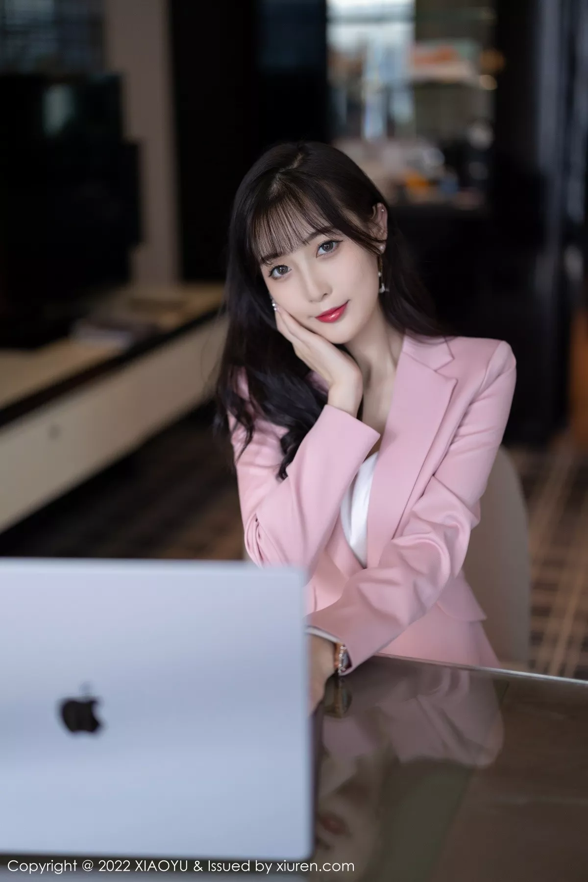 秀人集.com_[XiaoYu画语界]Vol.815_模特林星阑脱粉色职业装露性感白色蕾丝内衣配超薄肉丝诱惑写真86P