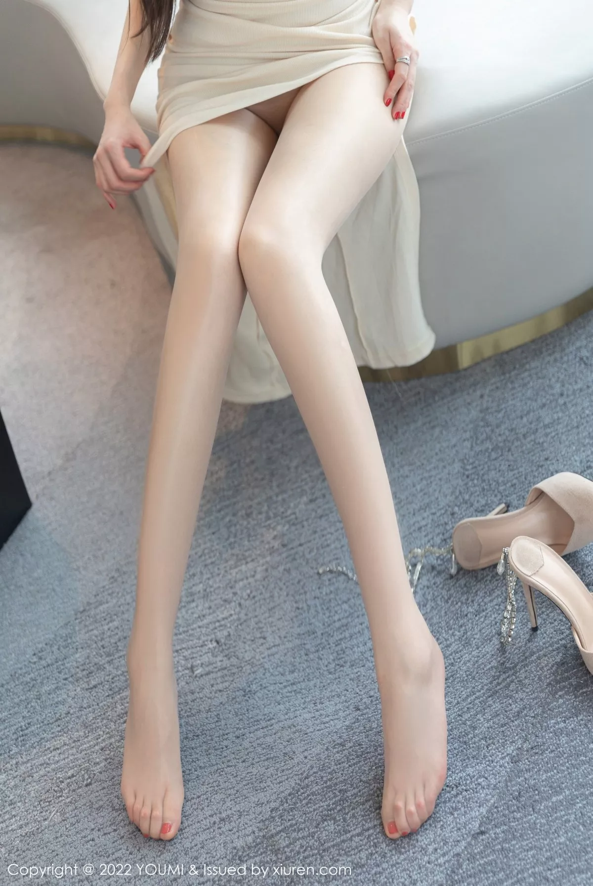 秀人集.com_[YouMi尤蜜荟]Vol.813_女神奶瓶土肥圆米色收身连衣裙配超薄肉丝秀翘臀美腿诱惑写真76P