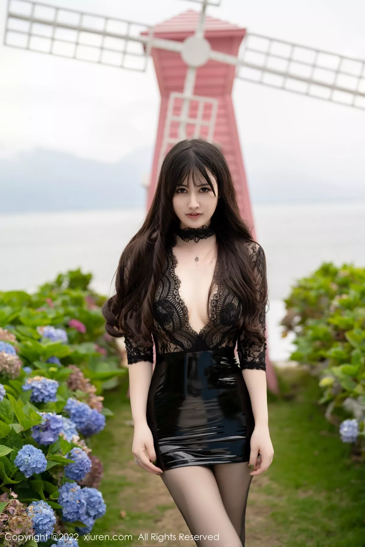 秀人集.com_[XiuRen秀人网]No.5254_模特诗诗kiki大理旅拍黑色清透蕾丝服饰配黑色短裙撩人诱惑写真56P