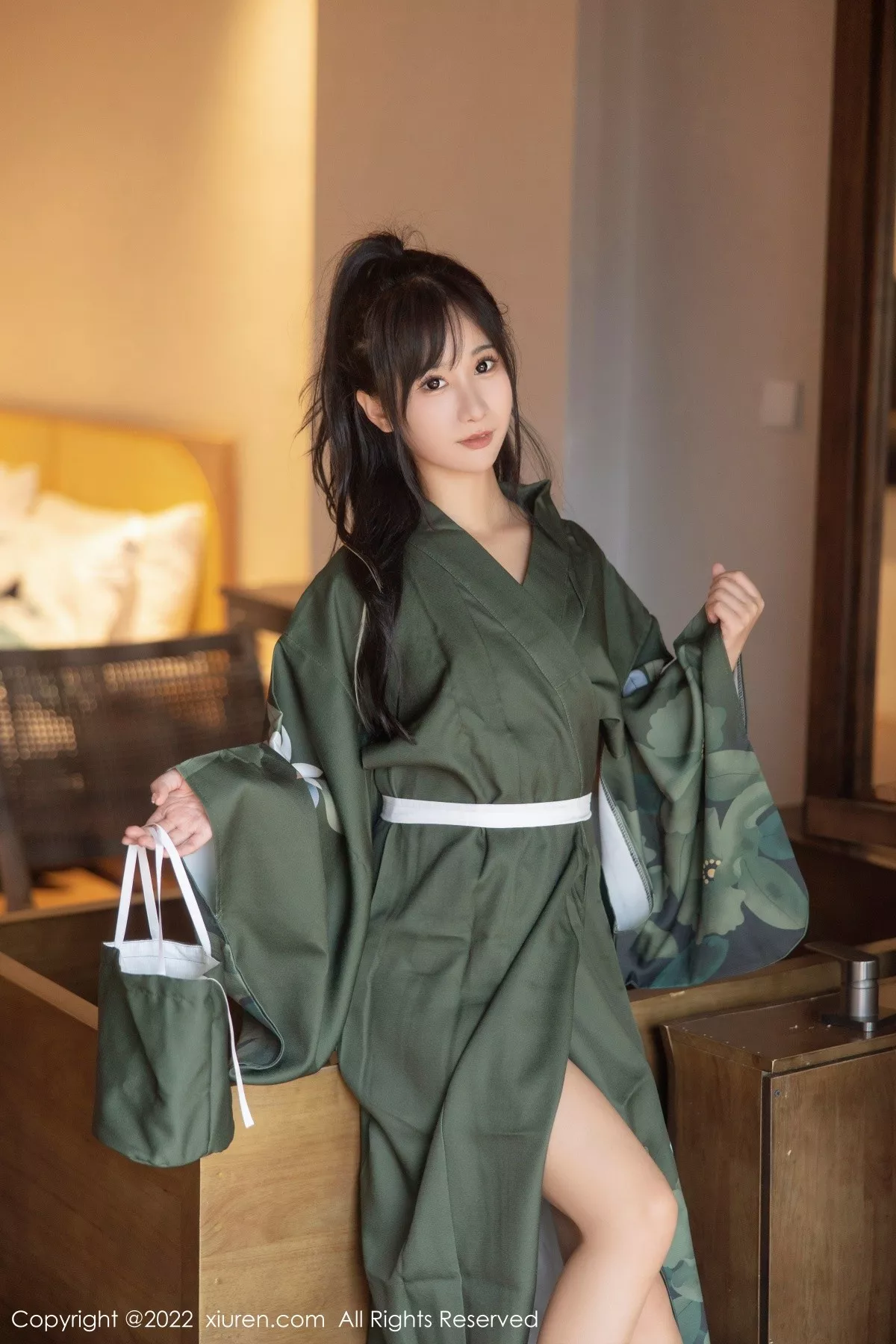 秀人集.com_[XiuRen秀人网]No.5256_女神小果冻儿大理旅拍私房暗绿色真空和服秀完美身材诱惑写真85P