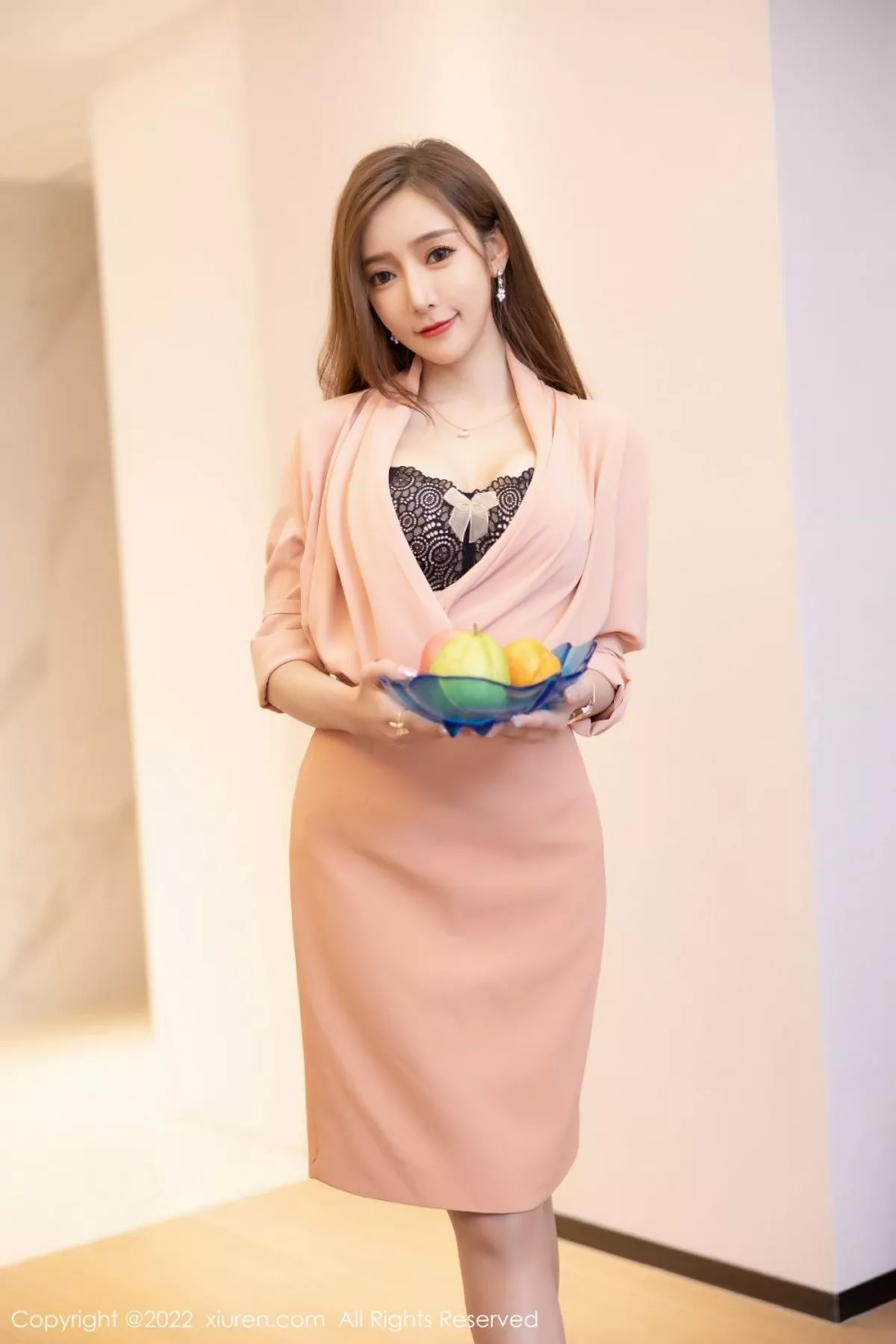 秀人集.com_[XiuRen秀人网]No.5257_女神王馨瑶yanni粉色套装半脱露黑色蕾丝内衣超薄肉丝诱惑写真86P