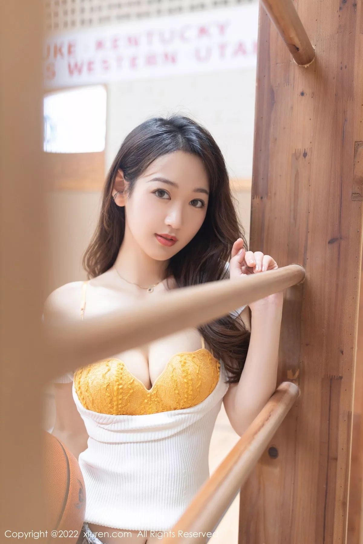 秀人集.com_[XiuRen秀人网]No.5258_模特唐安琪广州-云南旅拍篮球宝贝装扮黄色蕾丝内衣诱惑写真80P