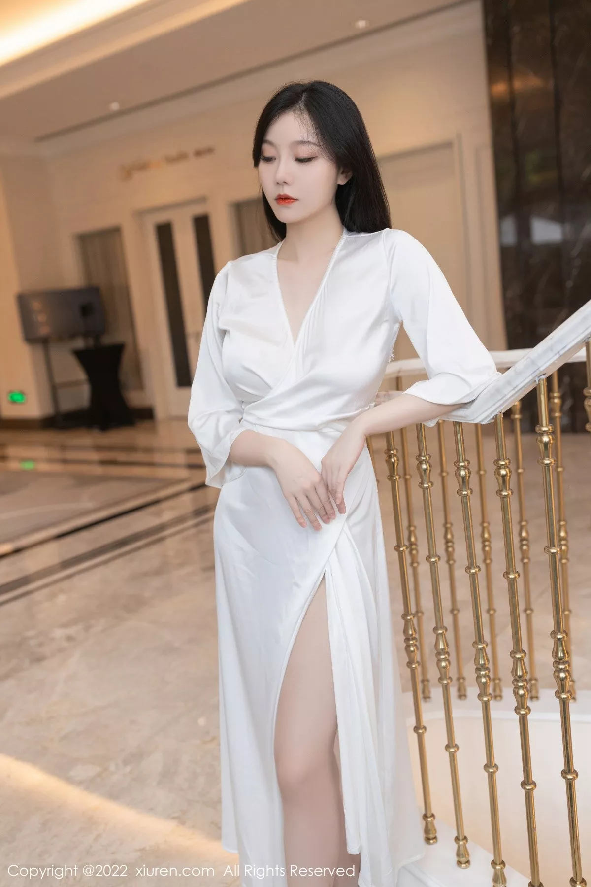 秀人集.com_[XiuRen秀人网]No.5263_模特安然anran广州-云南旅拍丝质睡衣配无内肉丝惹火诱惑写真75P