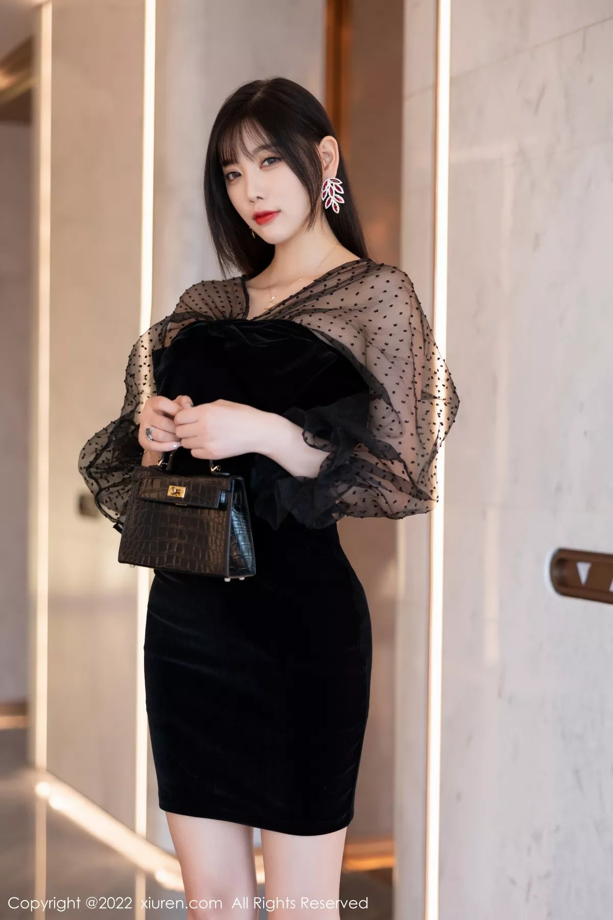 秀人集.com_[XiuRen秀人网]No.5264_女神杨晨晨Yome脱黑色轻透连衣裙露红色蕾丝内衣惹火诱惑写真84P