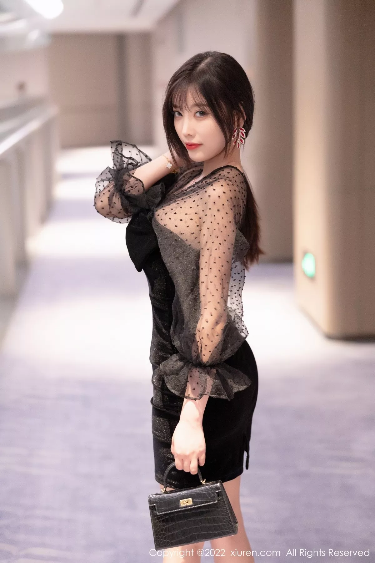 秀人集.com_[XiuRen秀人网]No.5264_女神杨晨晨Yome脱黑色轻透连衣裙露红色蕾丝内衣惹火诱惑写真84P