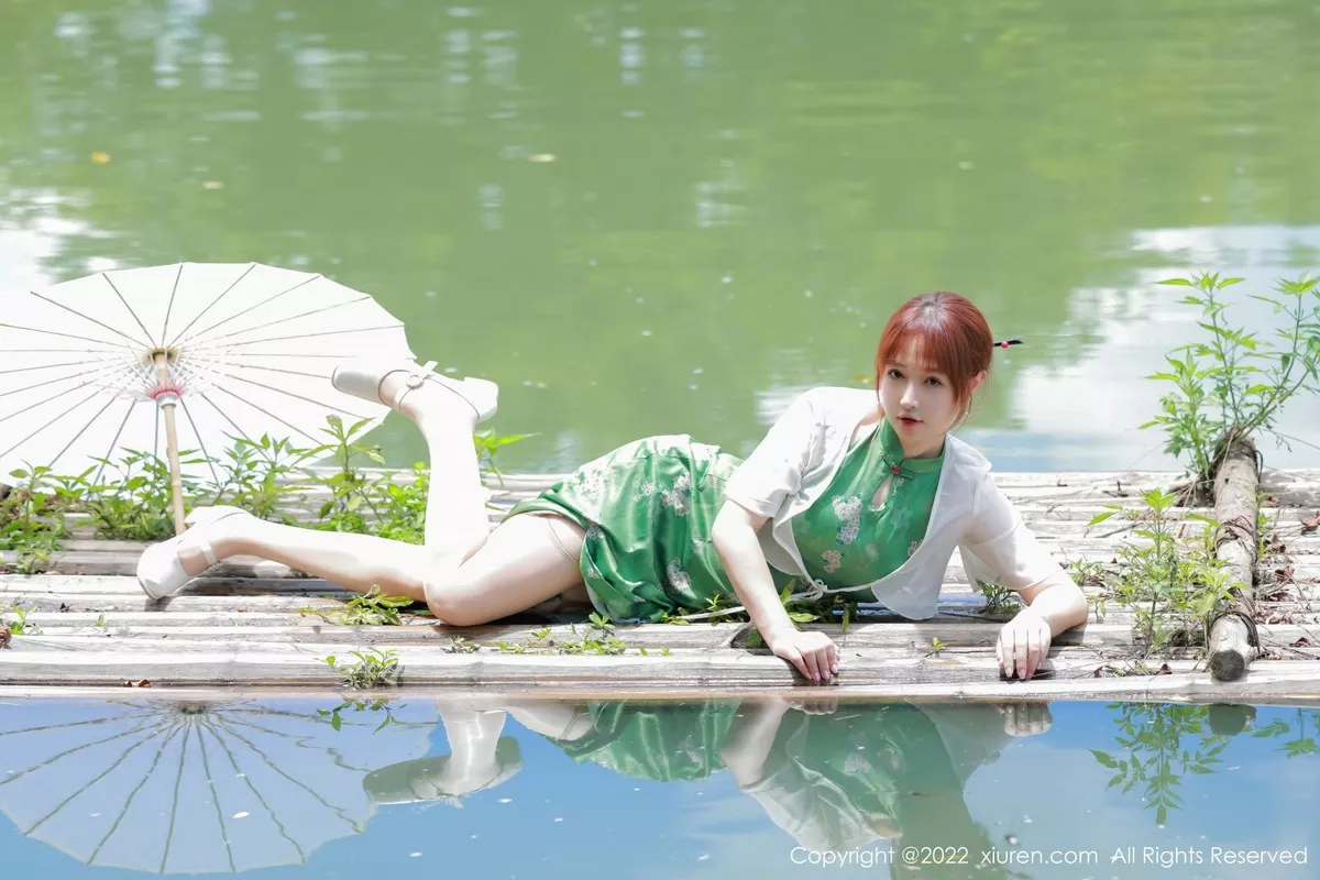 秀人集.com_[XiuRen秀人网]No.5276_模特养乐多DoDo江边场景性感绿色旗袍配超薄肉丝迷人诱惑写真51P