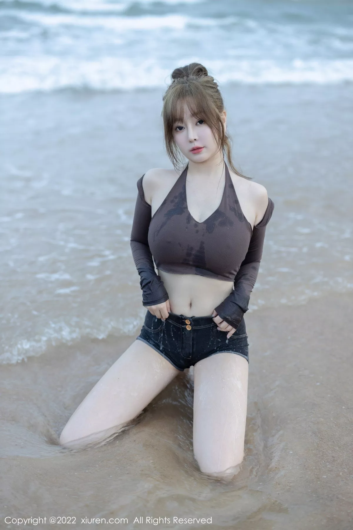 秀人集.com_[XiuRen秀人网]No.5281_女神王雨纯海南万宁旅拍性感收身衣配短裤秀曼妙身材诱惑写真58P