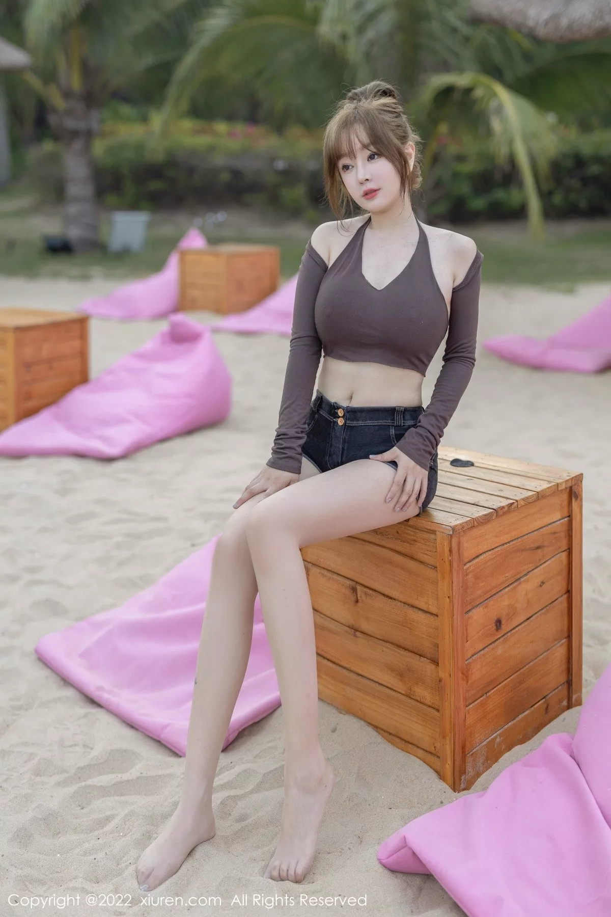 秀人集.com_[XiuRen秀人网]No.5281_女神王雨纯海南万宁旅拍性感收身衣配短裤秀曼妙身材诱惑写真58P