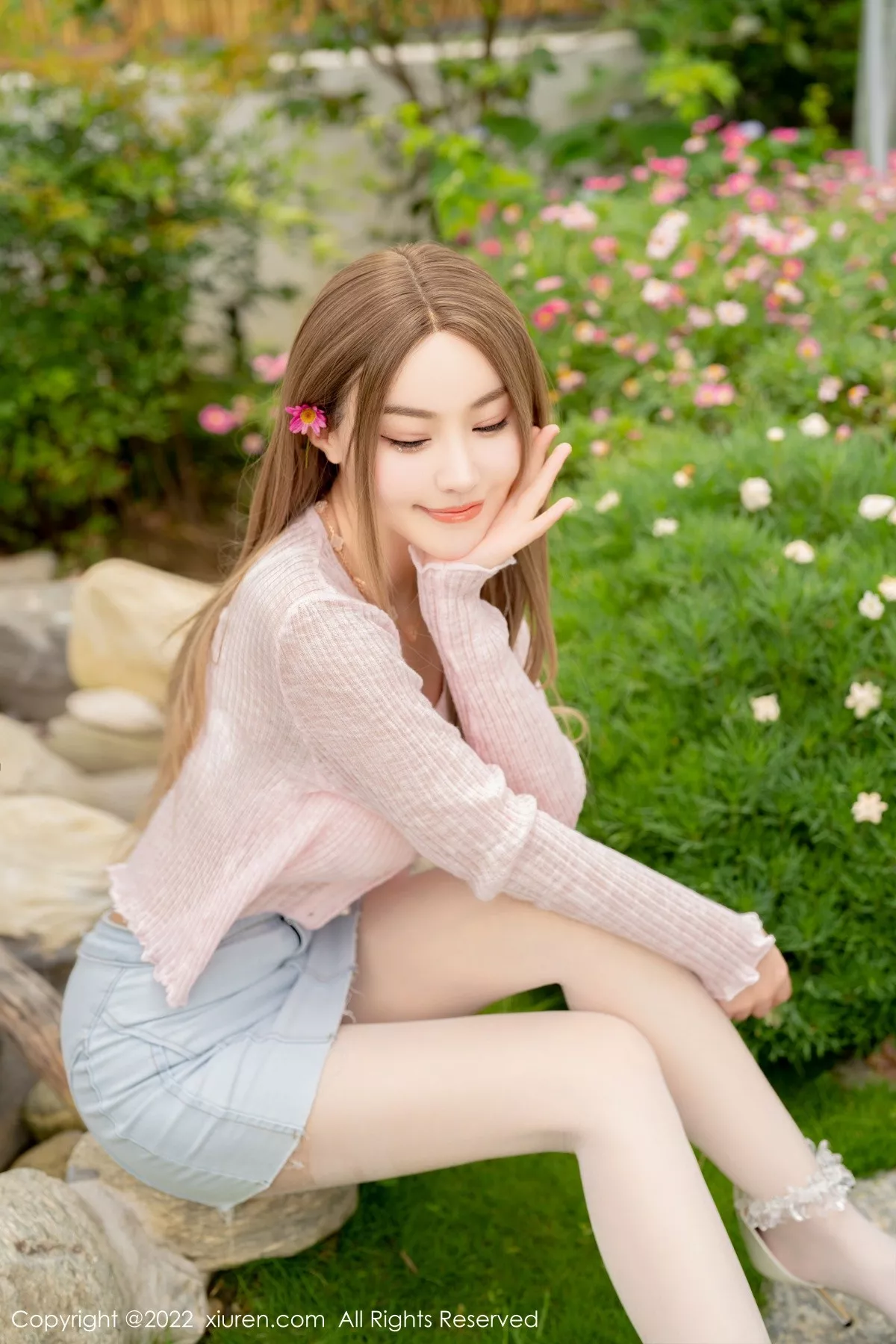 秀人集.com_[XiuRen秀人网]No.5295_女神朱可儿Flora大理旅拍粉色上衣配超薄无内肉丝撩人诱惑写真71P