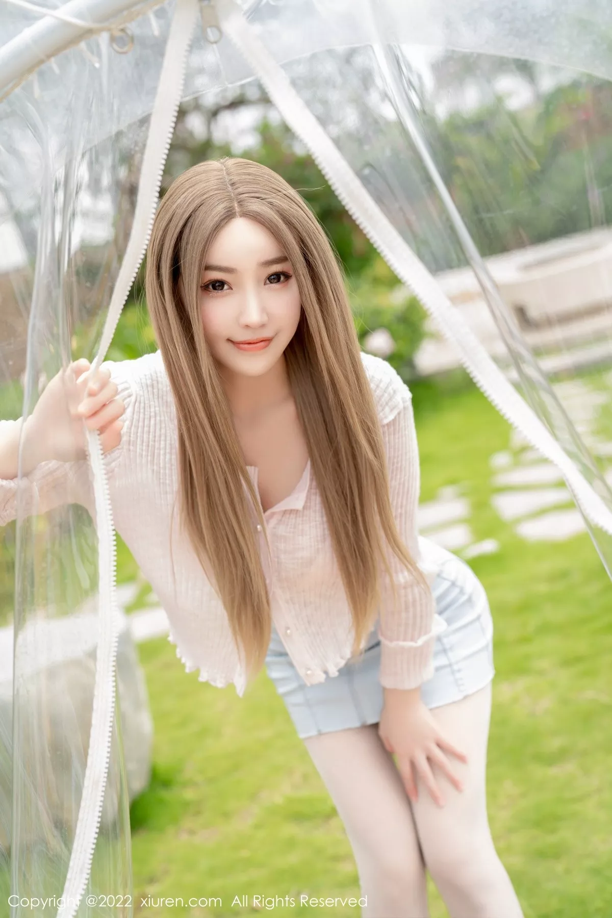 秀人集.com_[XiuRen秀人网]No.5295_女神朱可儿Flora大理旅拍粉色上衣配超薄无内肉丝撩人诱惑写真71P