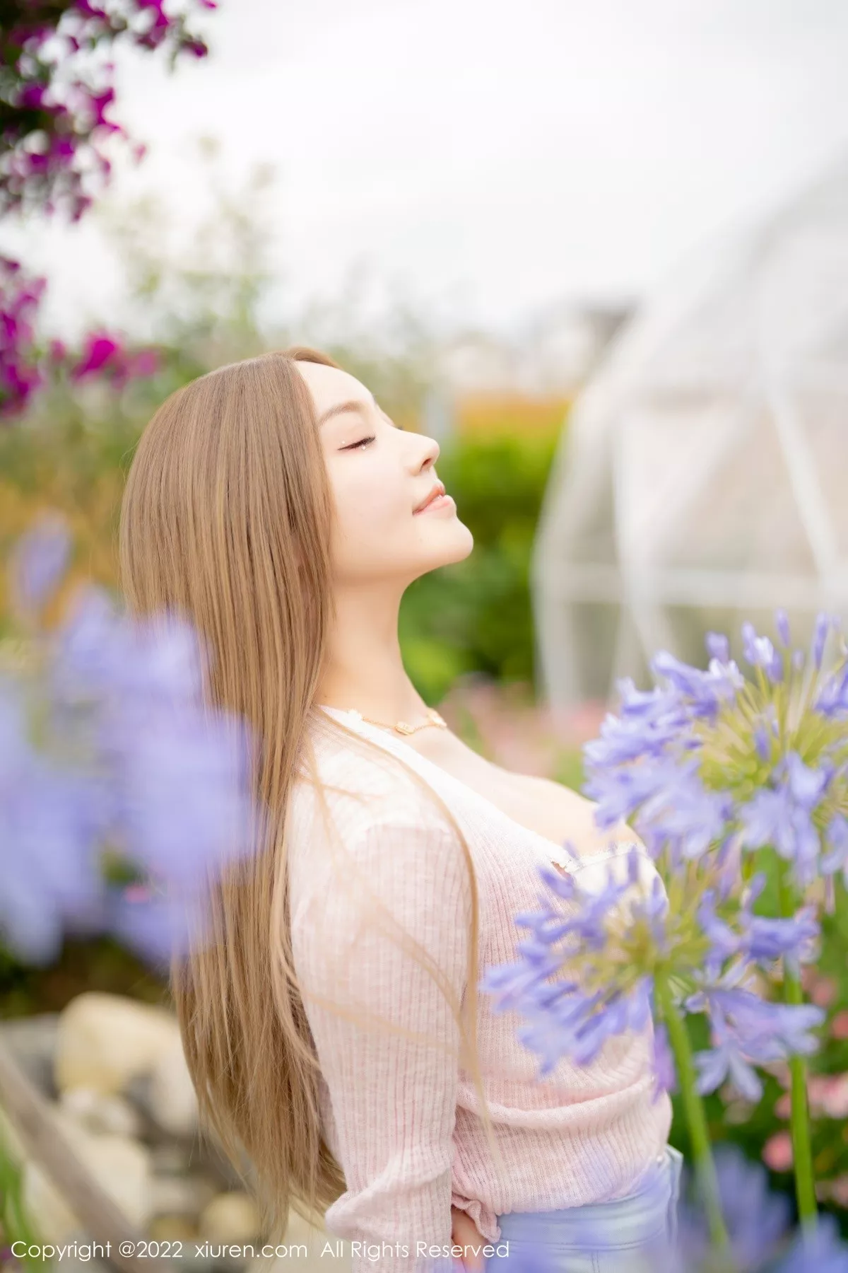 秀人集.com_[XiuRen秀人网]No.5295_女神朱可儿Flora大理旅拍粉色上衣配超薄无内肉丝撩人诱惑写真71P