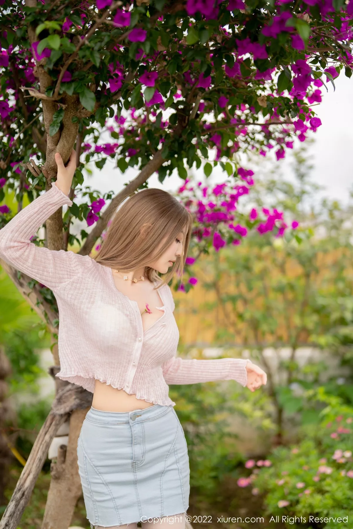 秀人集.com_[XiuRen秀人网]No.5295_女神朱可儿Flora大理旅拍粉色上衣配超薄无内肉丝撩人诱惑写真71P