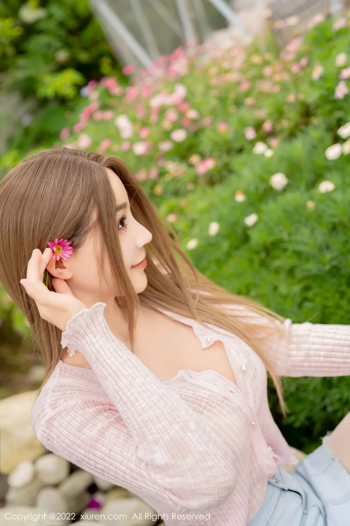秀人集.com_[XiuRen秀人网]No.5295_女神朱可儿Flora大理旅拍粉色上衣配超薄无内肉丝撩人诱惑写真71P