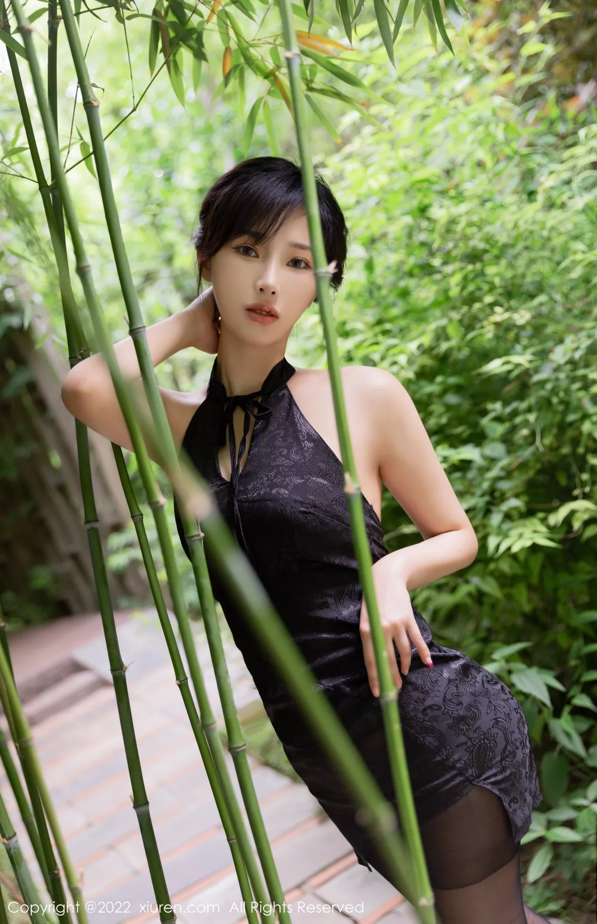 秀人集.com_[XiuRen秀人网]No.5294_模特西门小玉户外竹林黑色露肩服饰配黑丝秀凹凸身材诱惑写真47P