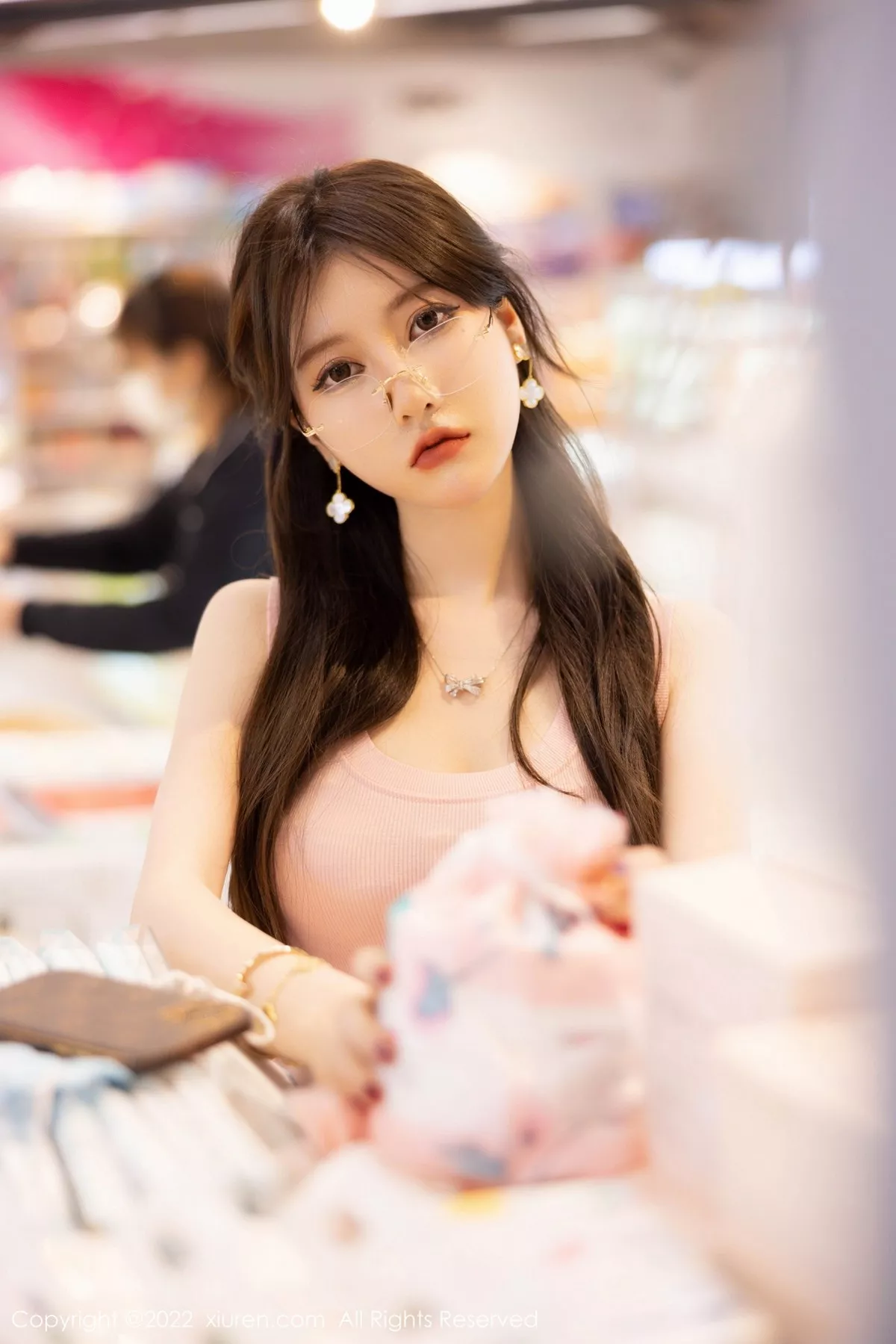 秀人集.com_[XiuRen秀人网]No.5306_模特美桃酱海南心愿旅拍粉色收身衣+私房白色女仆性感迷人写真73P