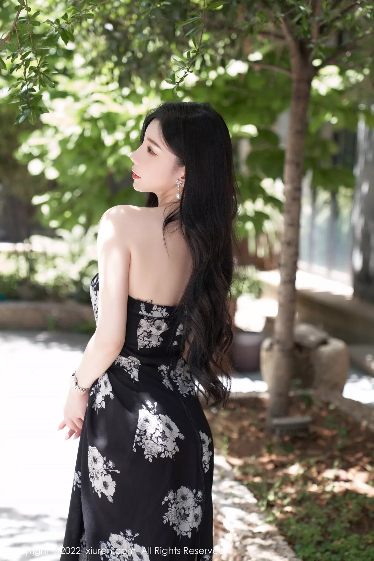 秀人集.com_[XiuRen秀人网]No.5307_女神周于希Sally心愿旅拍黑色露肩连衣长裙秀完美身材诱惑写真90P