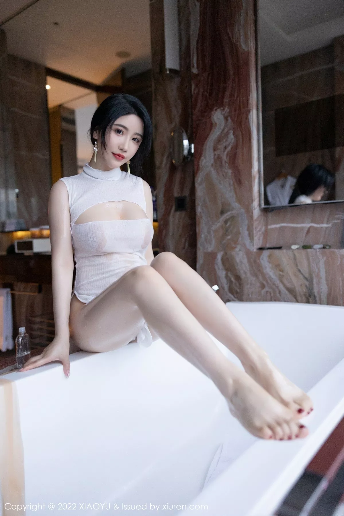 秀人集.com_[XiaoYu画语界]Vol.824_女神Cherry樱桃酱浴缸场景白色轻透服饰配原色丝袜完美诱惑写真79P