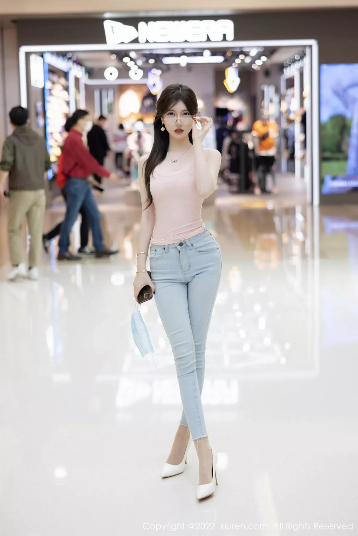 秀人集.com_[XiuRen秀人网]No.5306_模特美桃酱海南心愿旅拍粉色收身衣+私房白色女仆性感迷人写真73P