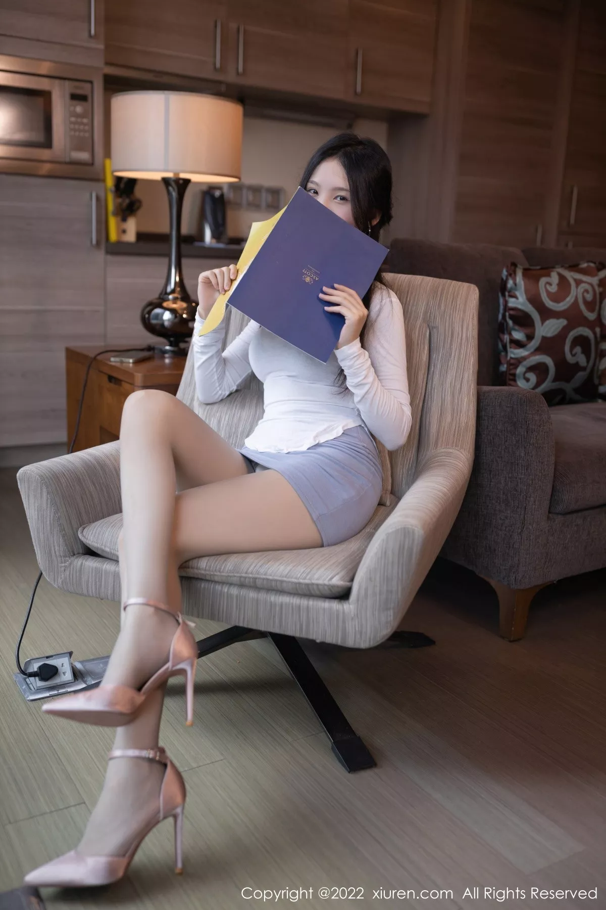 秀人集.com_[XiuRen秀人网]No.5305_模特利世性感白T配灰色短裙半脱露黑色内衣超薄灰丝诱惑写真79P