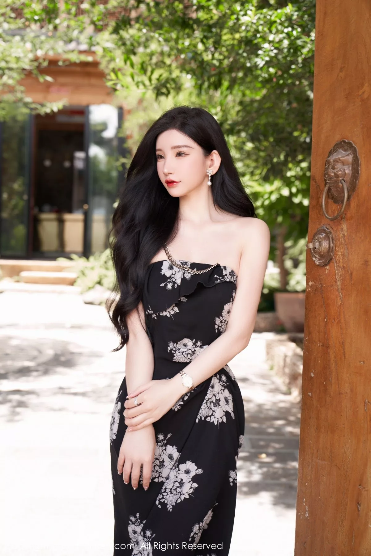 秀人集.com_[XiuRen秀人网]No.5307_女神周于希Sally心愿旅拍黑色露肩连衣长裙秀完美身材诱惑写真90P